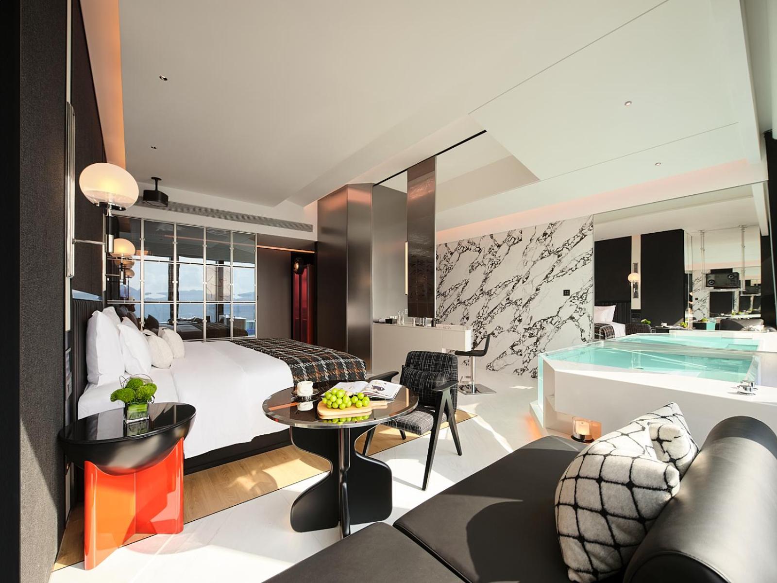 Twilight Tower - River View King Room  photo 3
