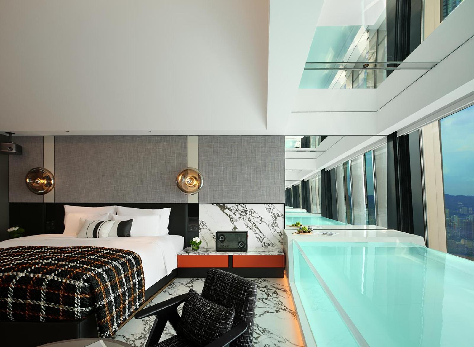 Dawn Tower-River View King Room - Oversize bathtub photo 2