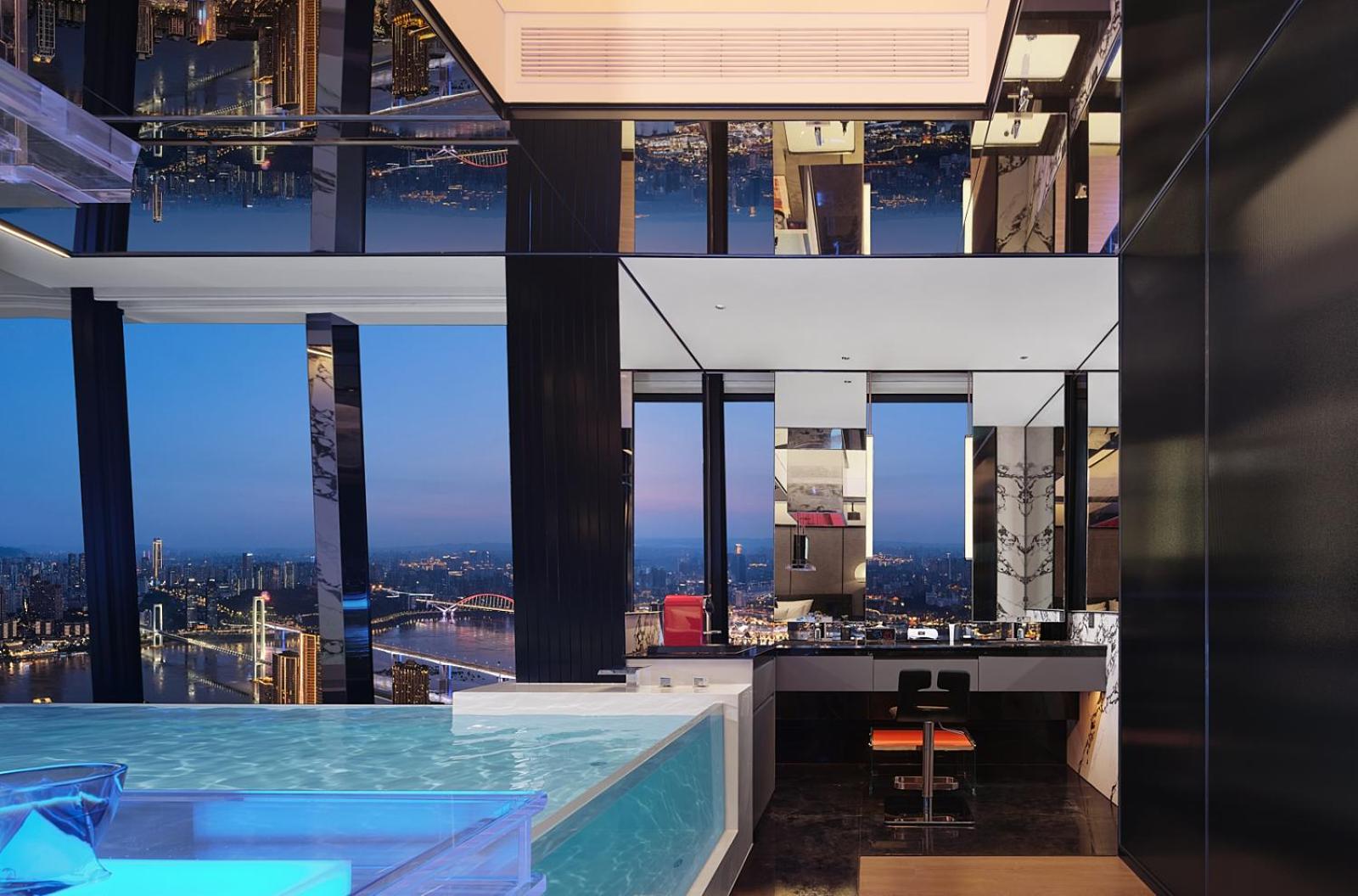 Baroque Tower - 270° Private Deluxe Suite - Oversize Bathtub photo 2