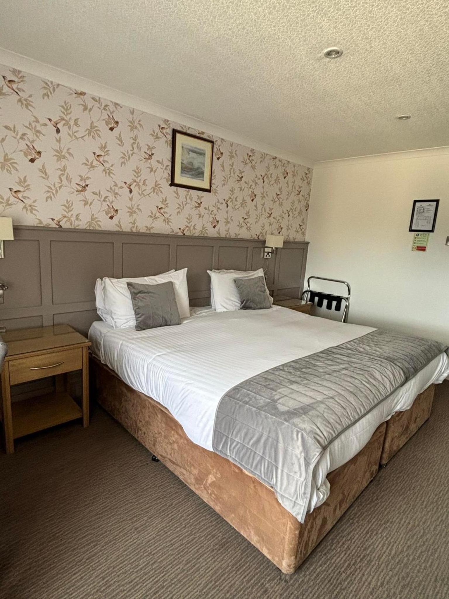 Classic Twin Room - Photo 3