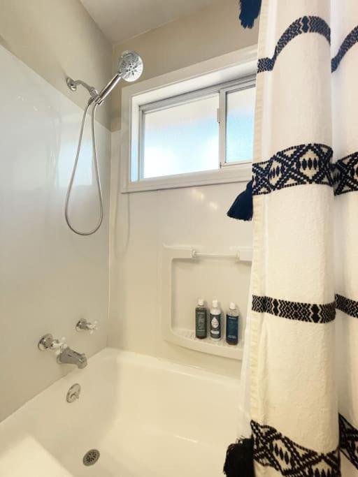 Three-Bedroom House photo 2