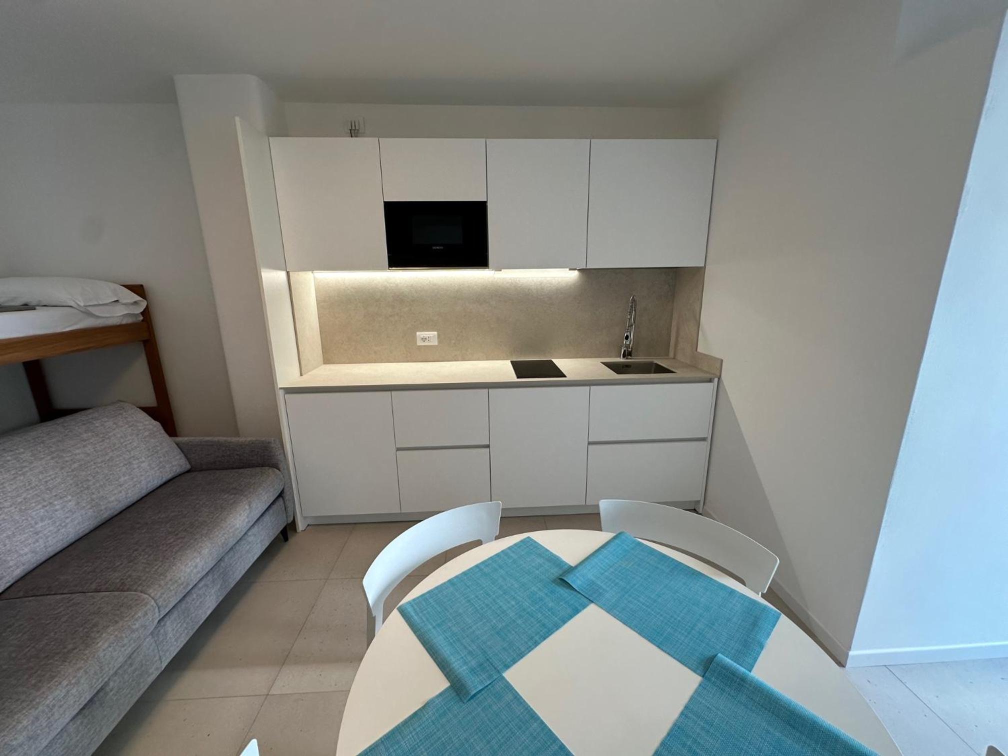 Studio with Balcony - Photo 12