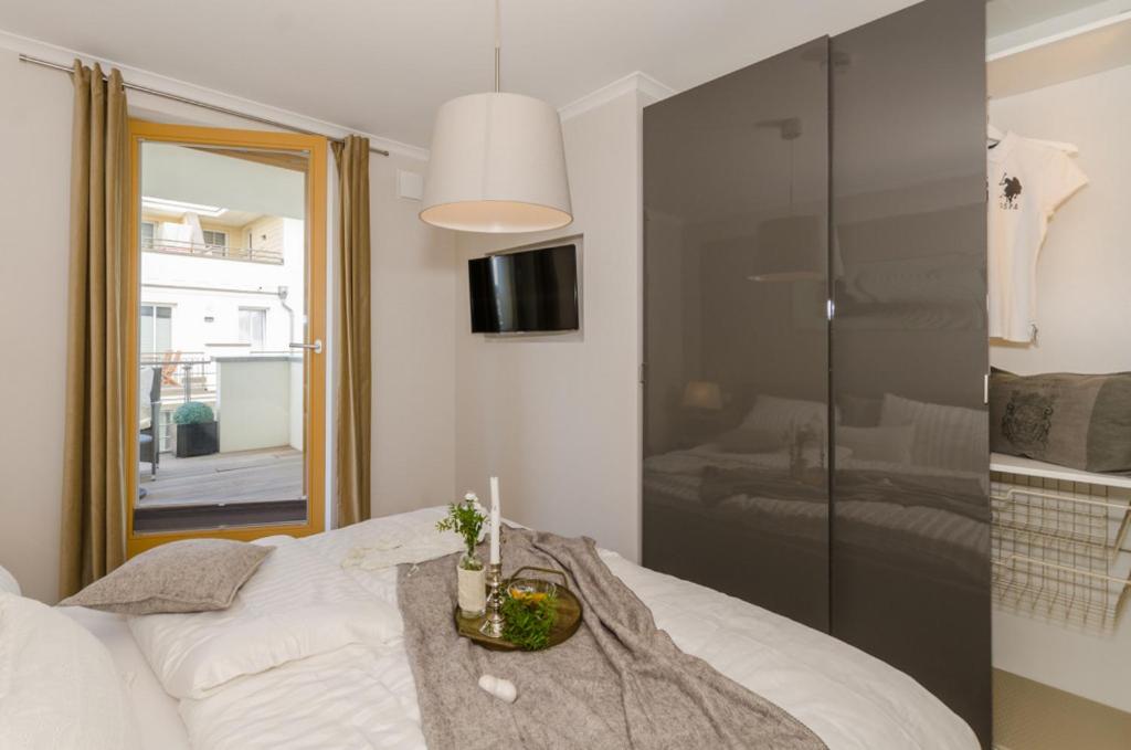 One-Bedroom Apartment with Sea View and Balcony photo 1
