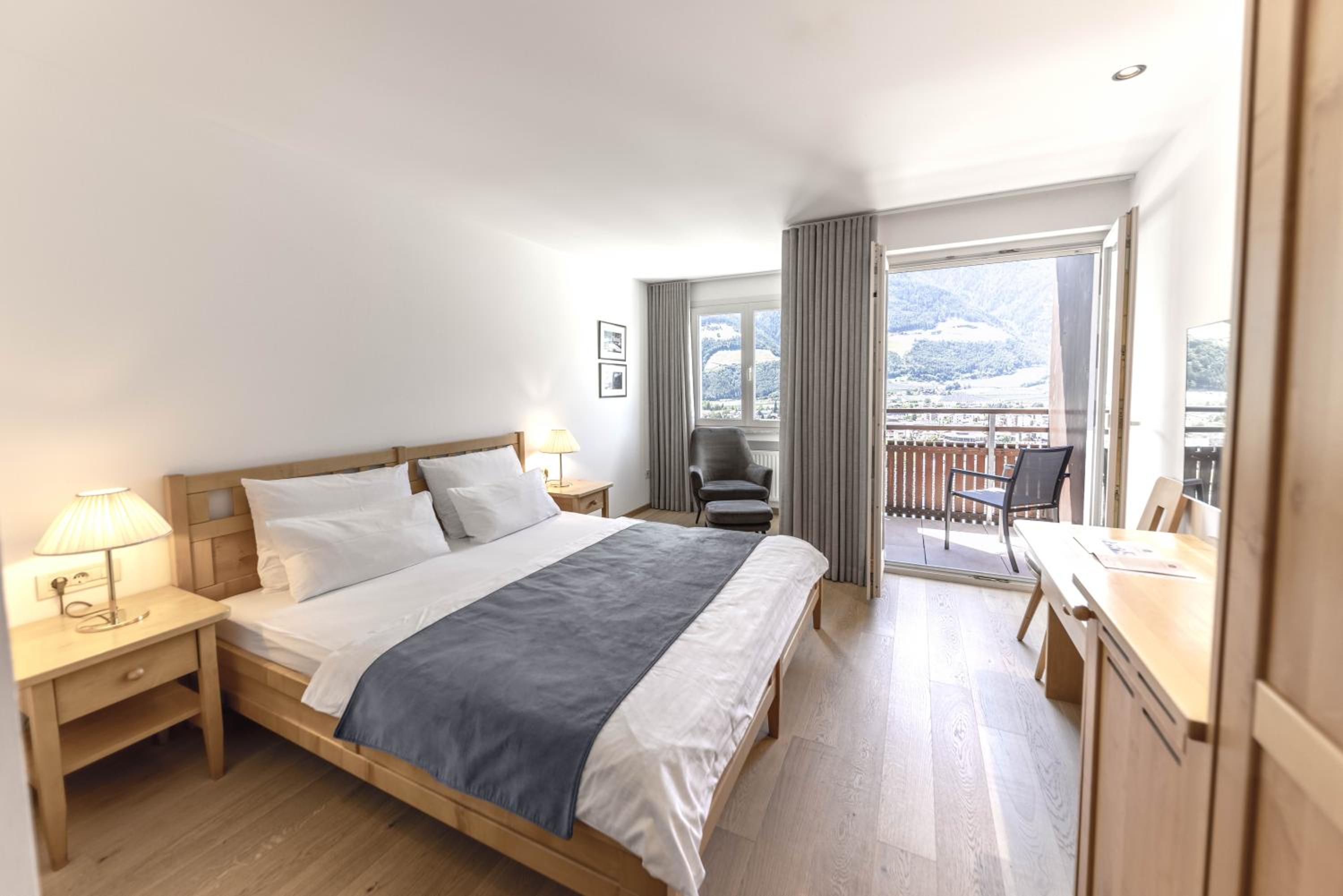 Classic Single Room with Balcony