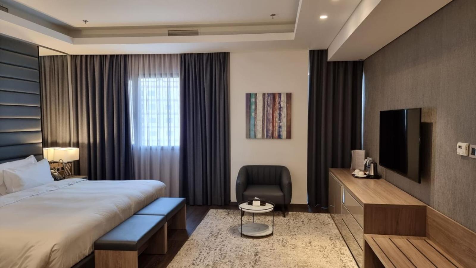 Deluxe King Room - Photo 3