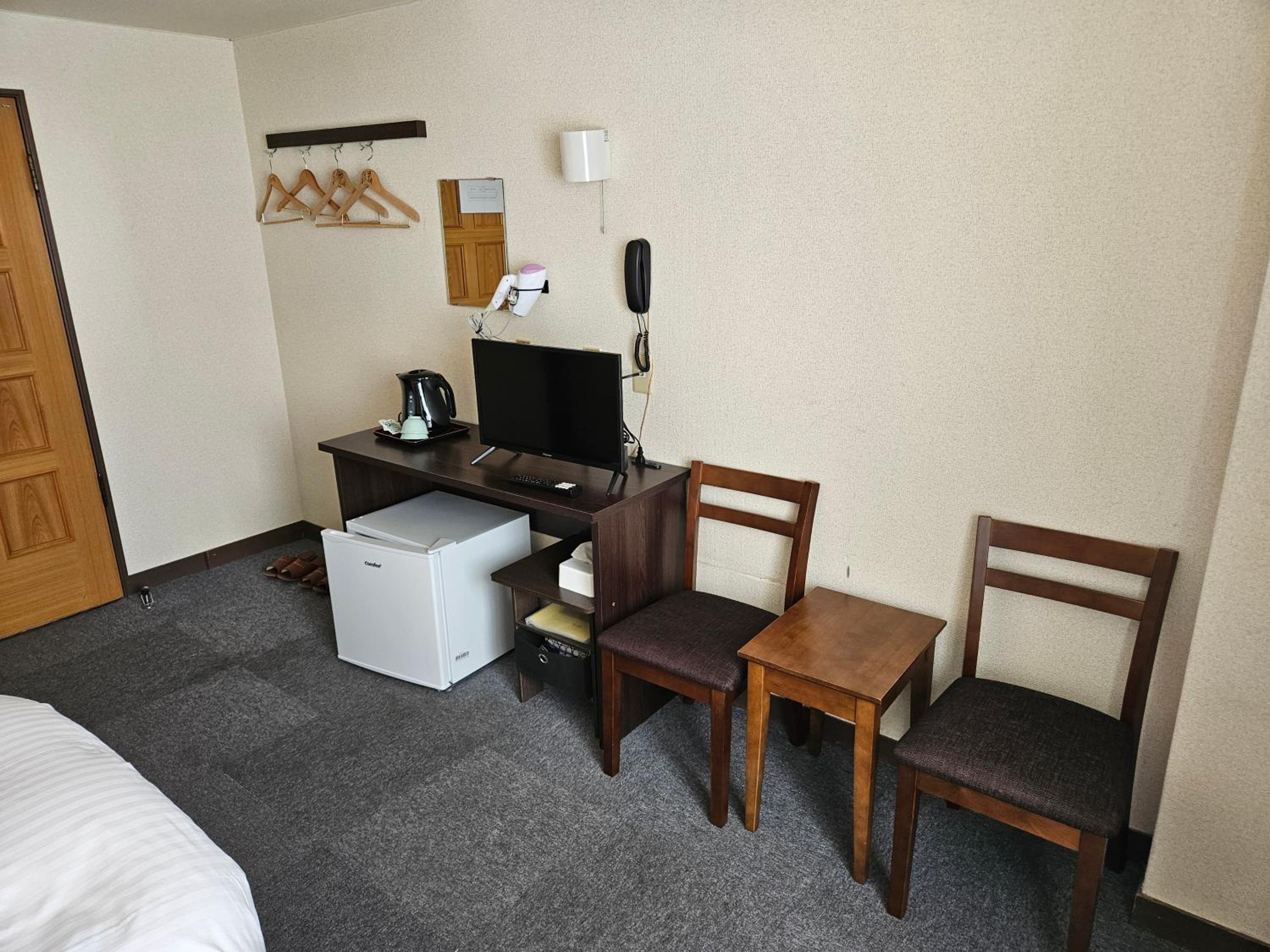 Standard Twin Room with Mountain View - Photo 1