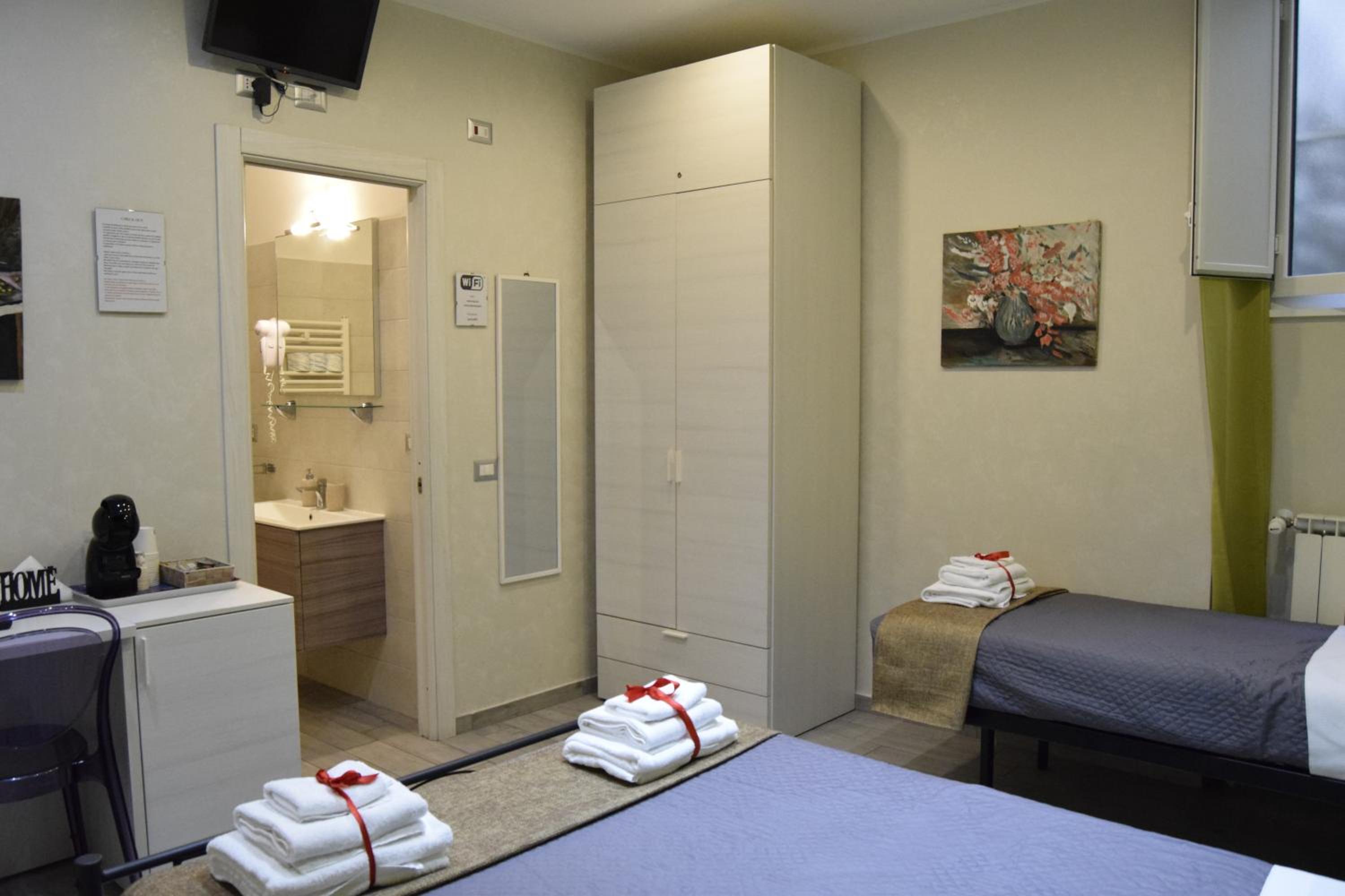 Basic Triple Room photo 3