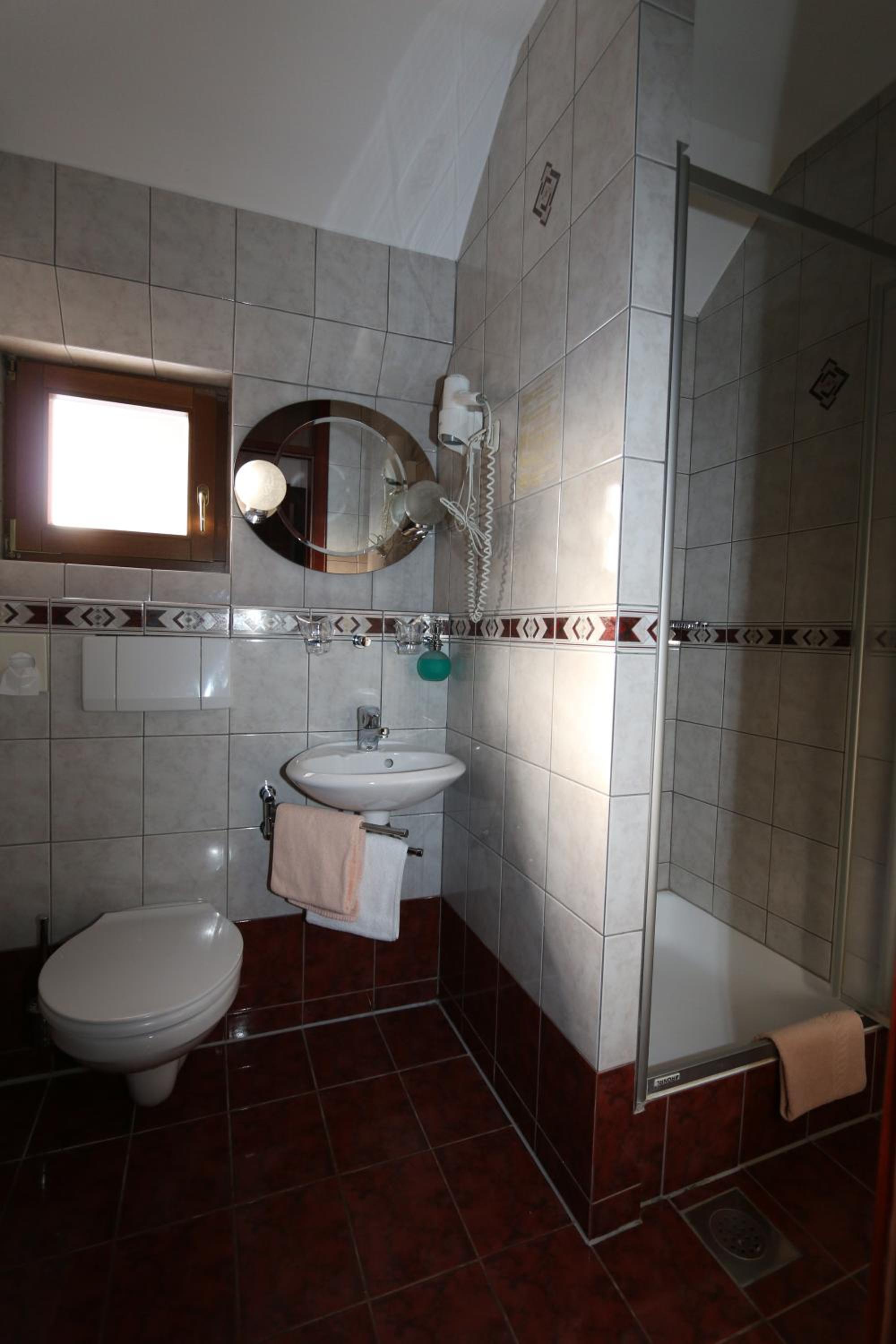 Double or Twin Room - Photo 4