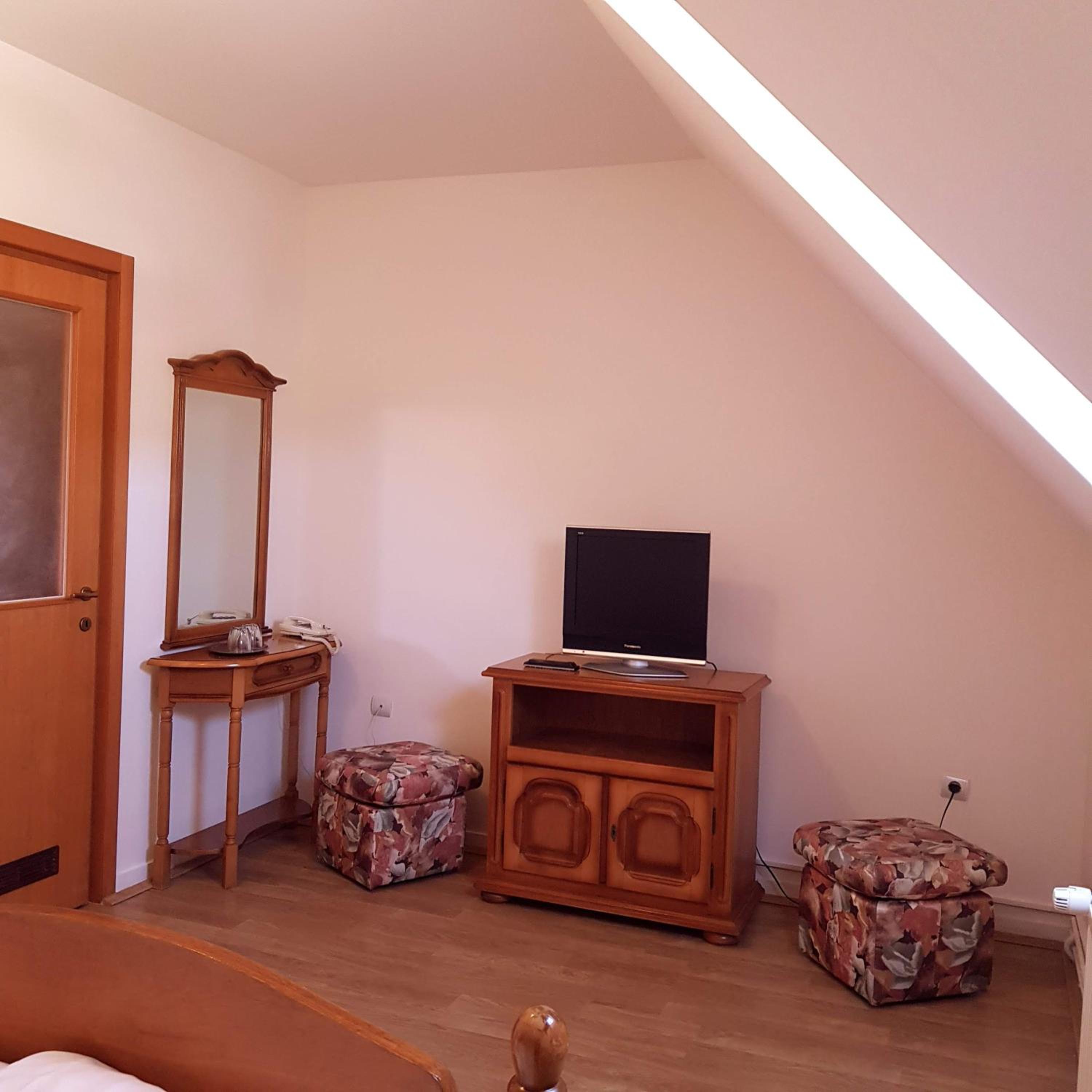 Economy Double Room photo 3