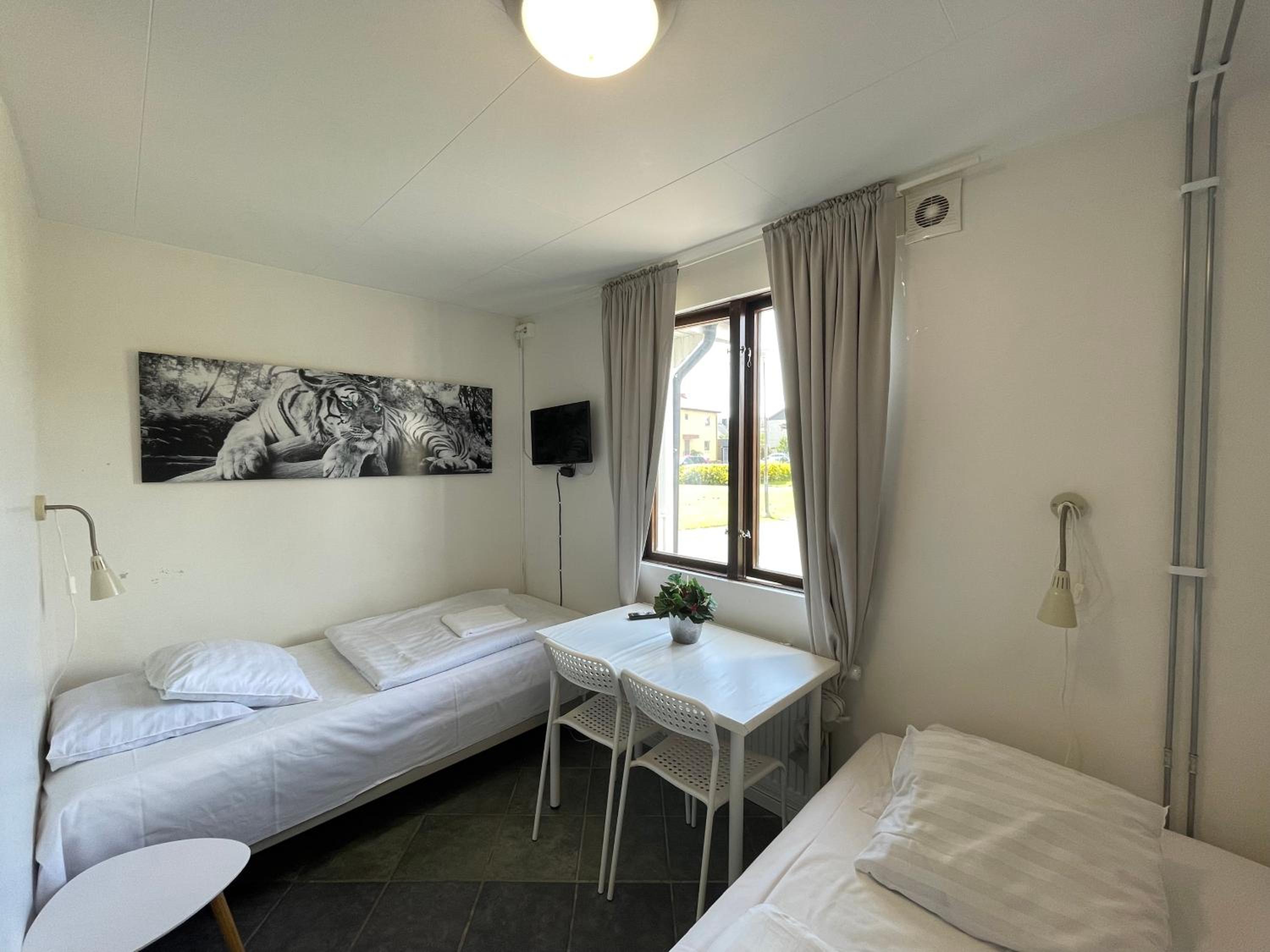 Twin Room with Private Bathroom - Photo 1