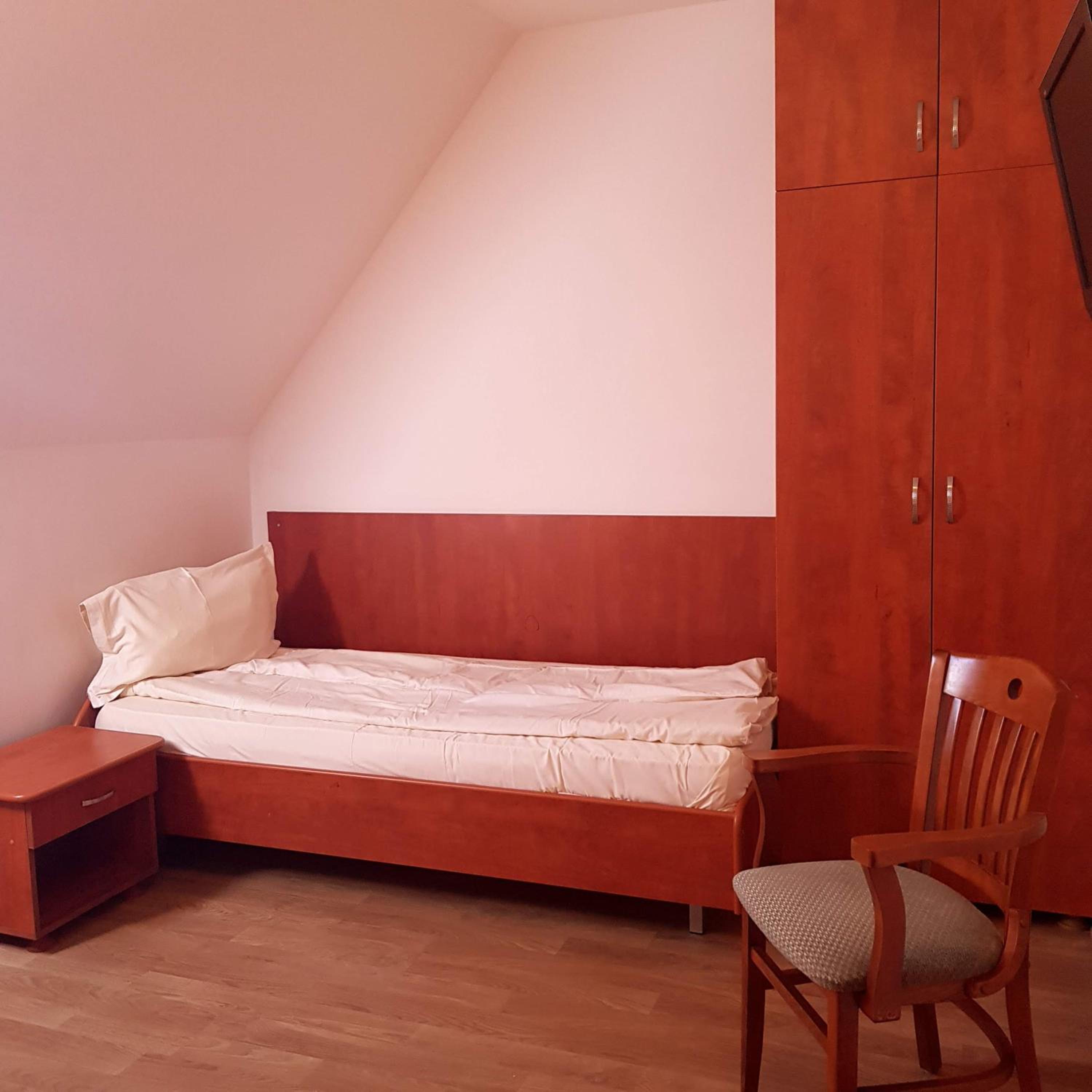 Economy Twin Room photo 2