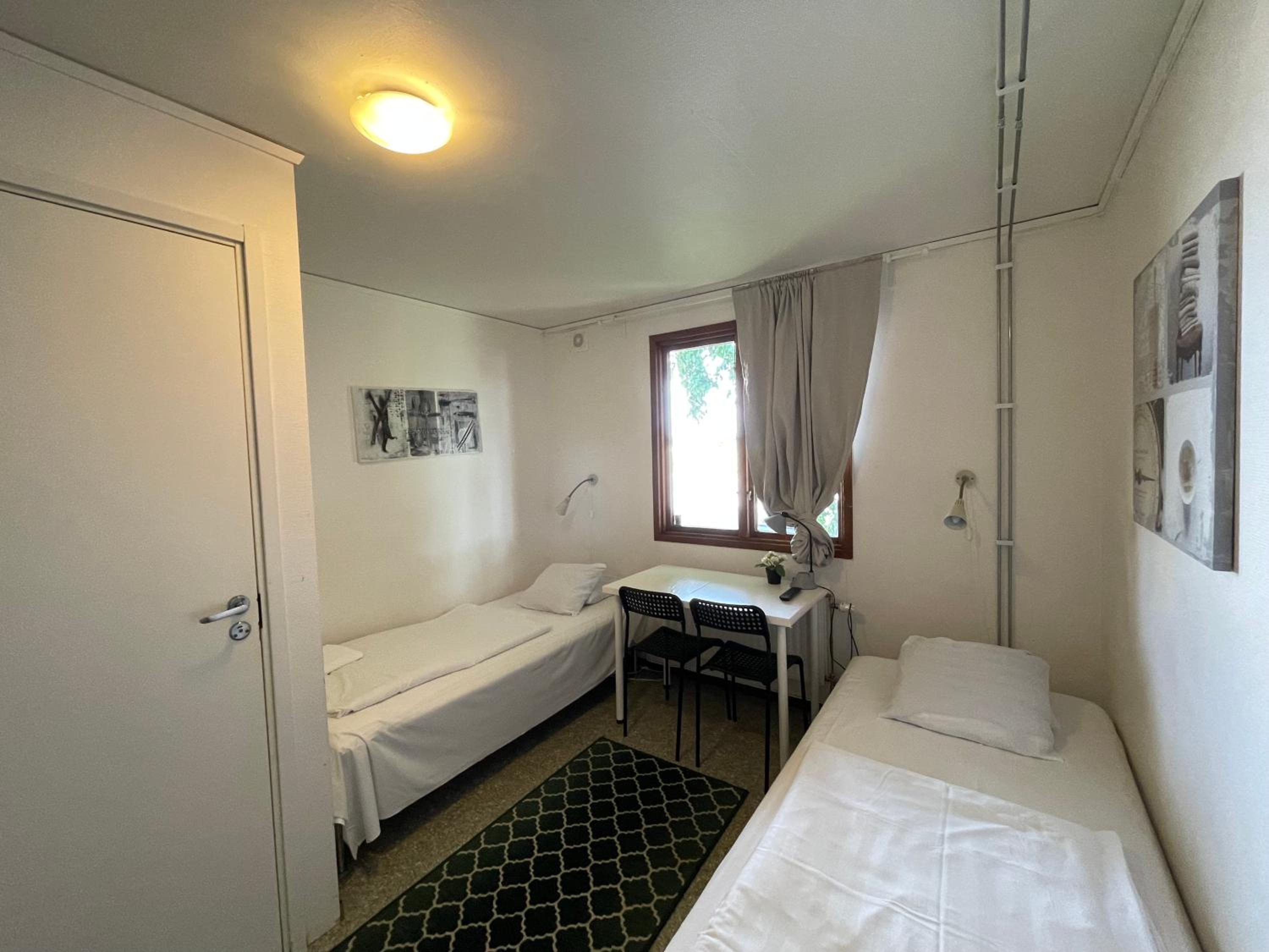 Budget Twin Room with Toilet - Photo 1