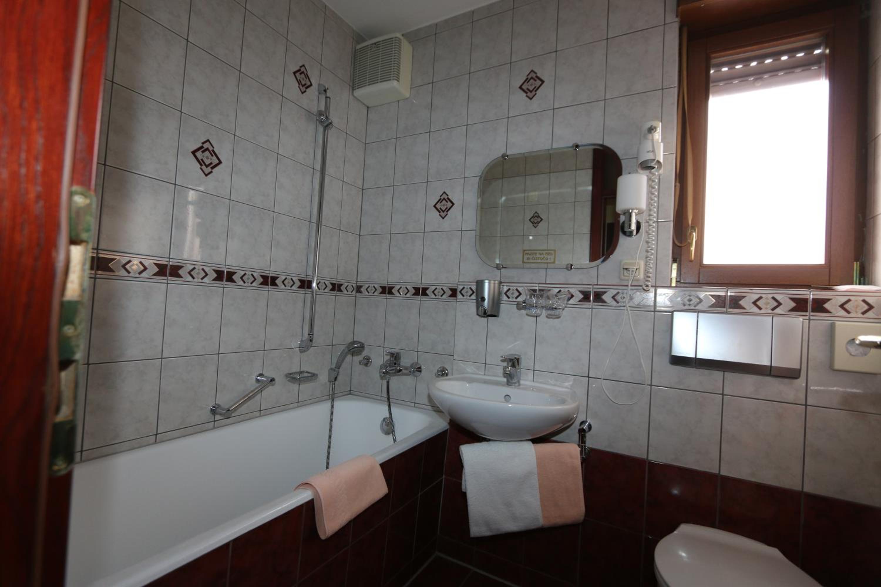 Double or Twin Room - Photo 2