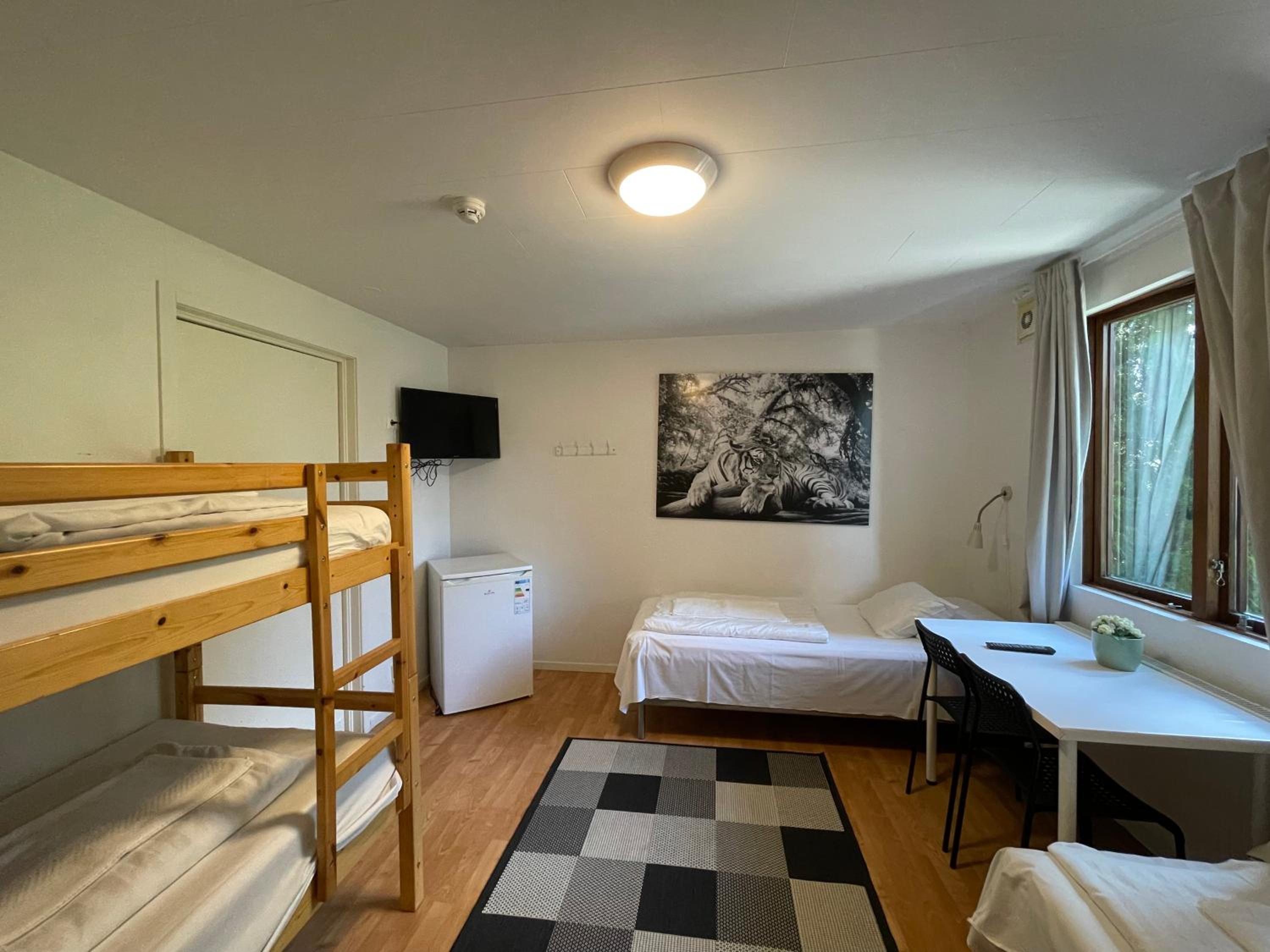 Quadruple Room with Private Bathroom - Photo 3
