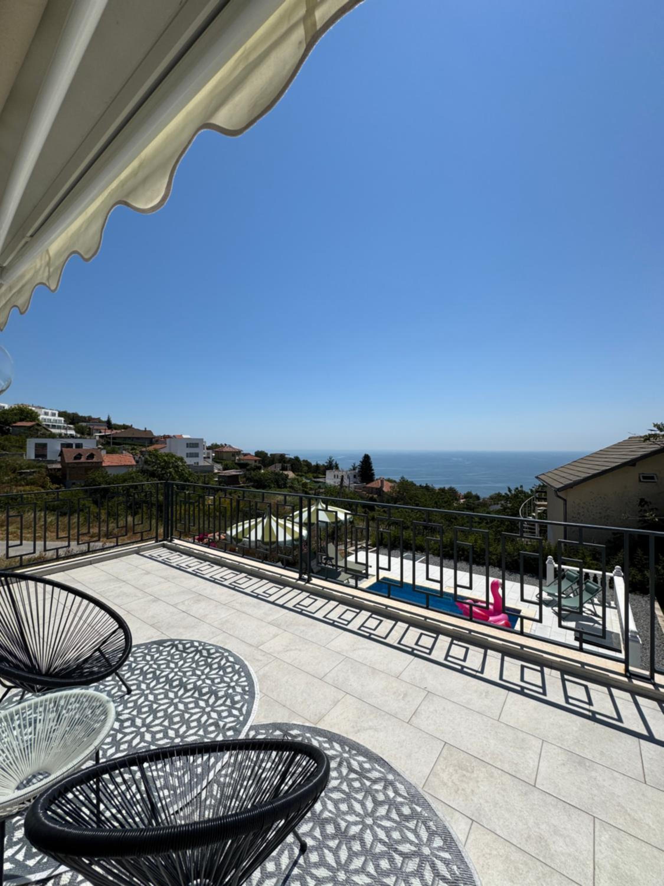 Three-Bedroom Villa photo 2