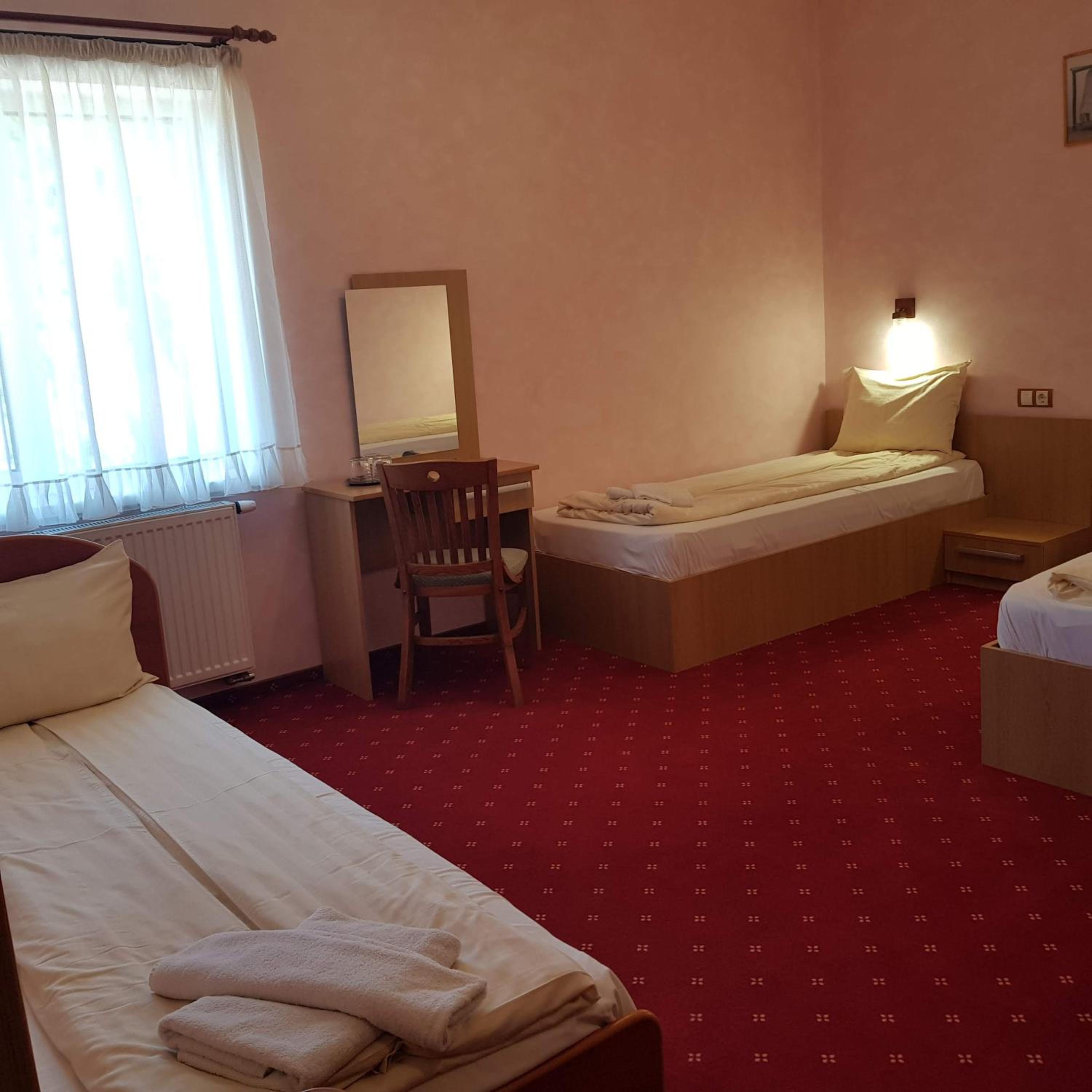 Standard Triple Room photo 2