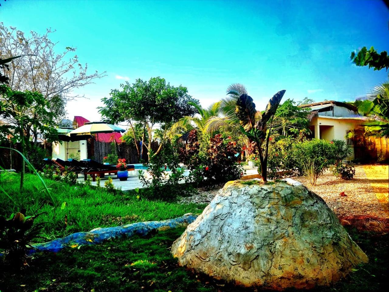 One-Bedroom Bungalow - Photo 33
