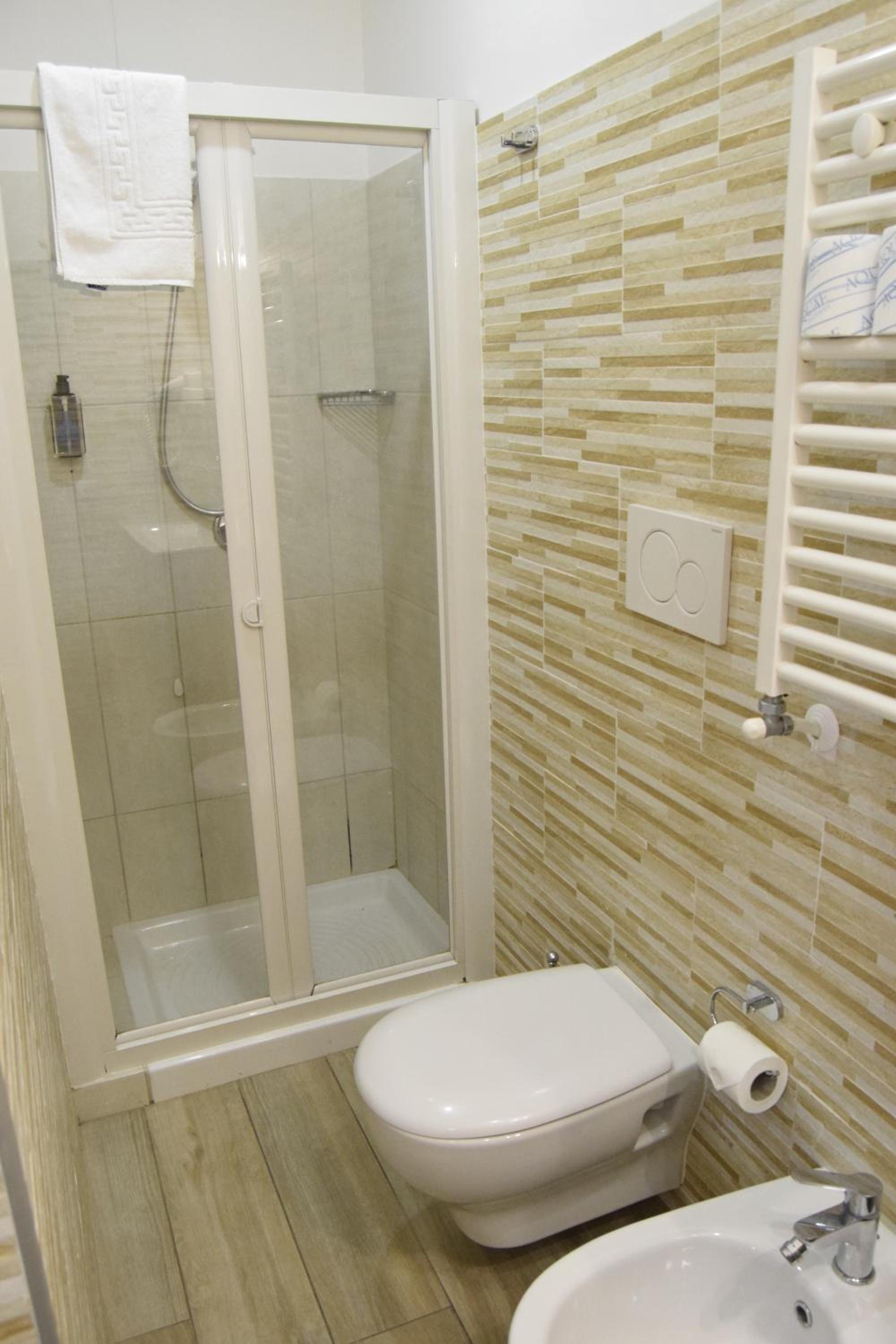 Economy Double Room photo 2