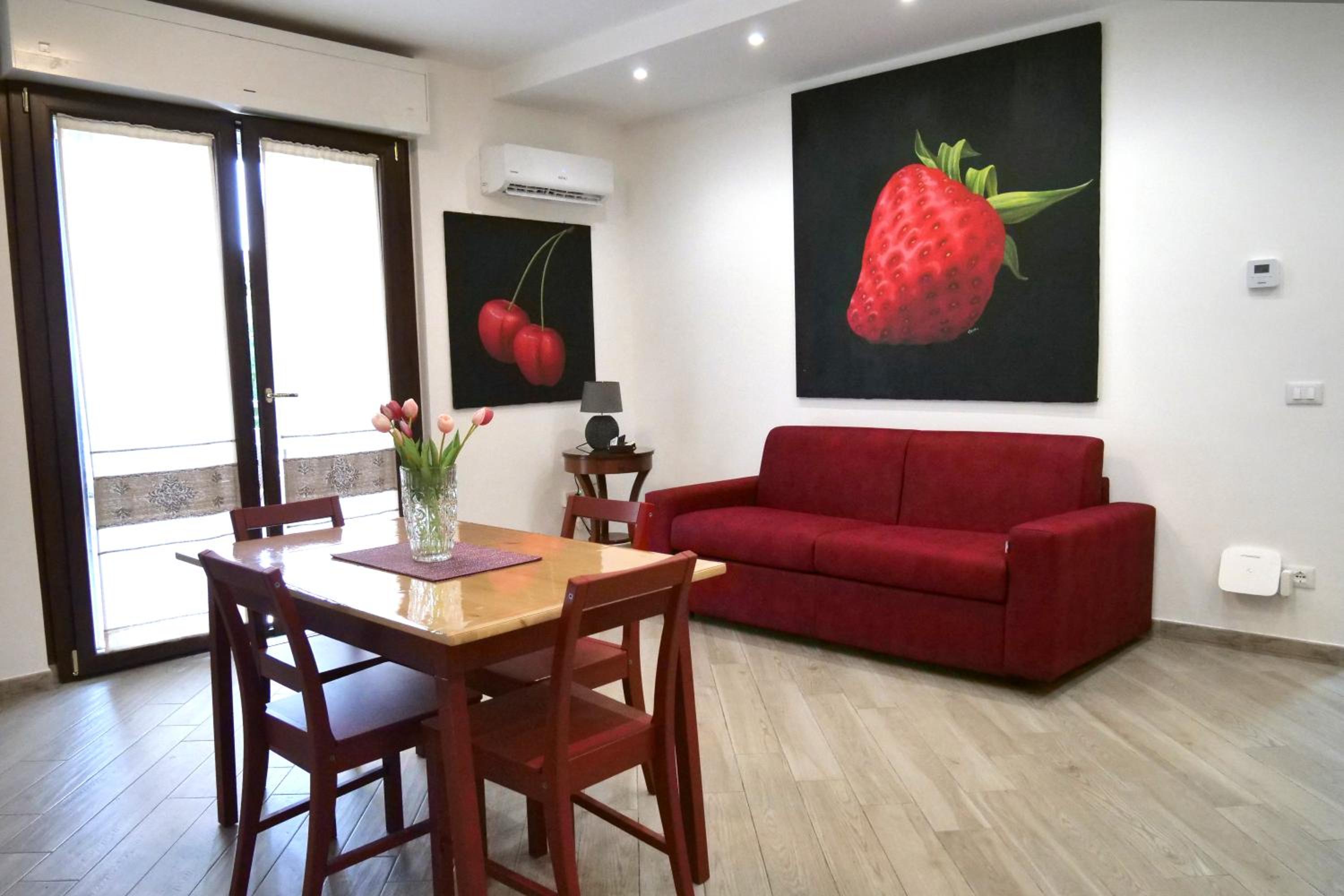 One-Bedroom Apartment photo 1