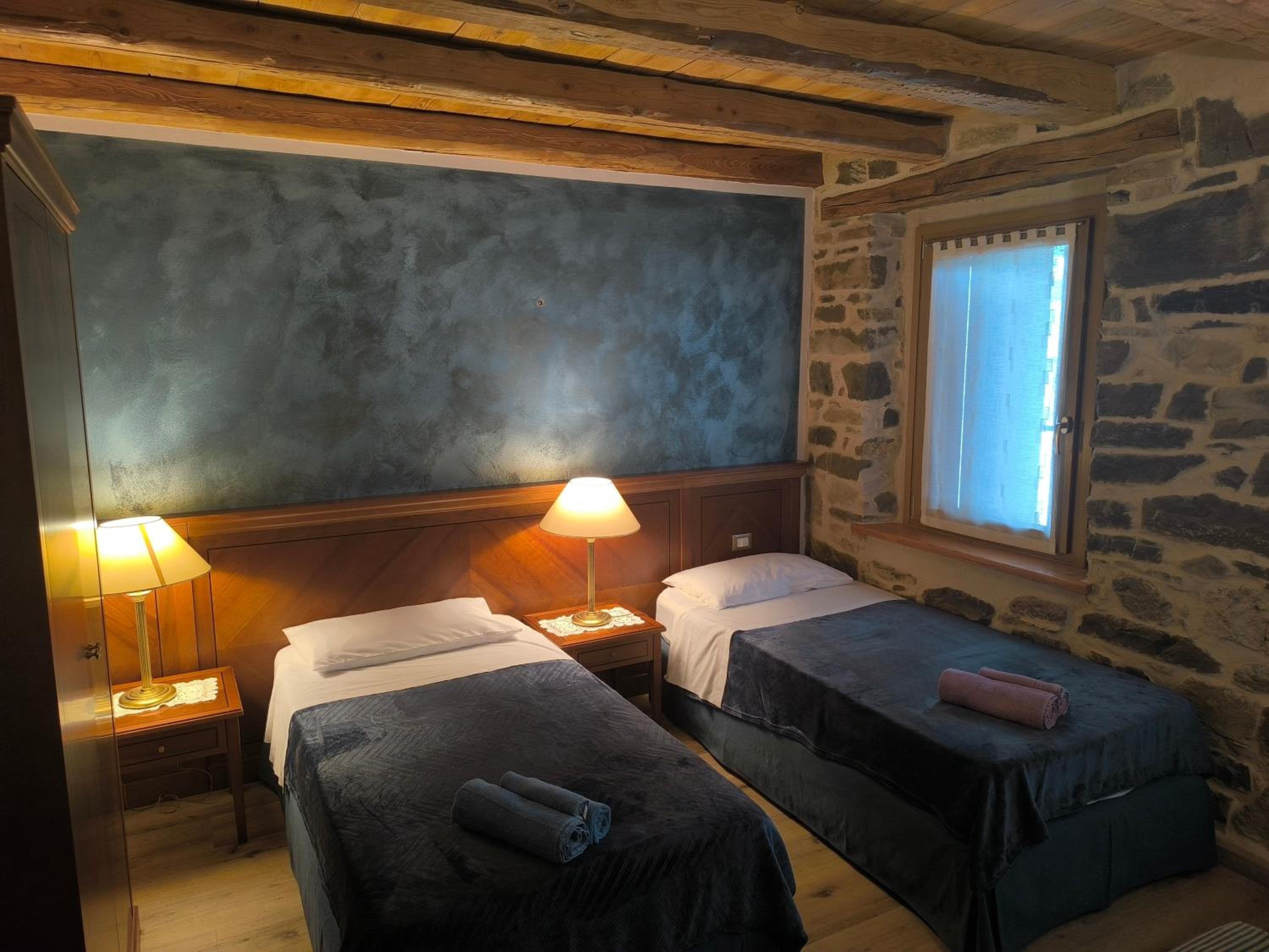 Double or Twin Room with Shared Bathroom photo 1