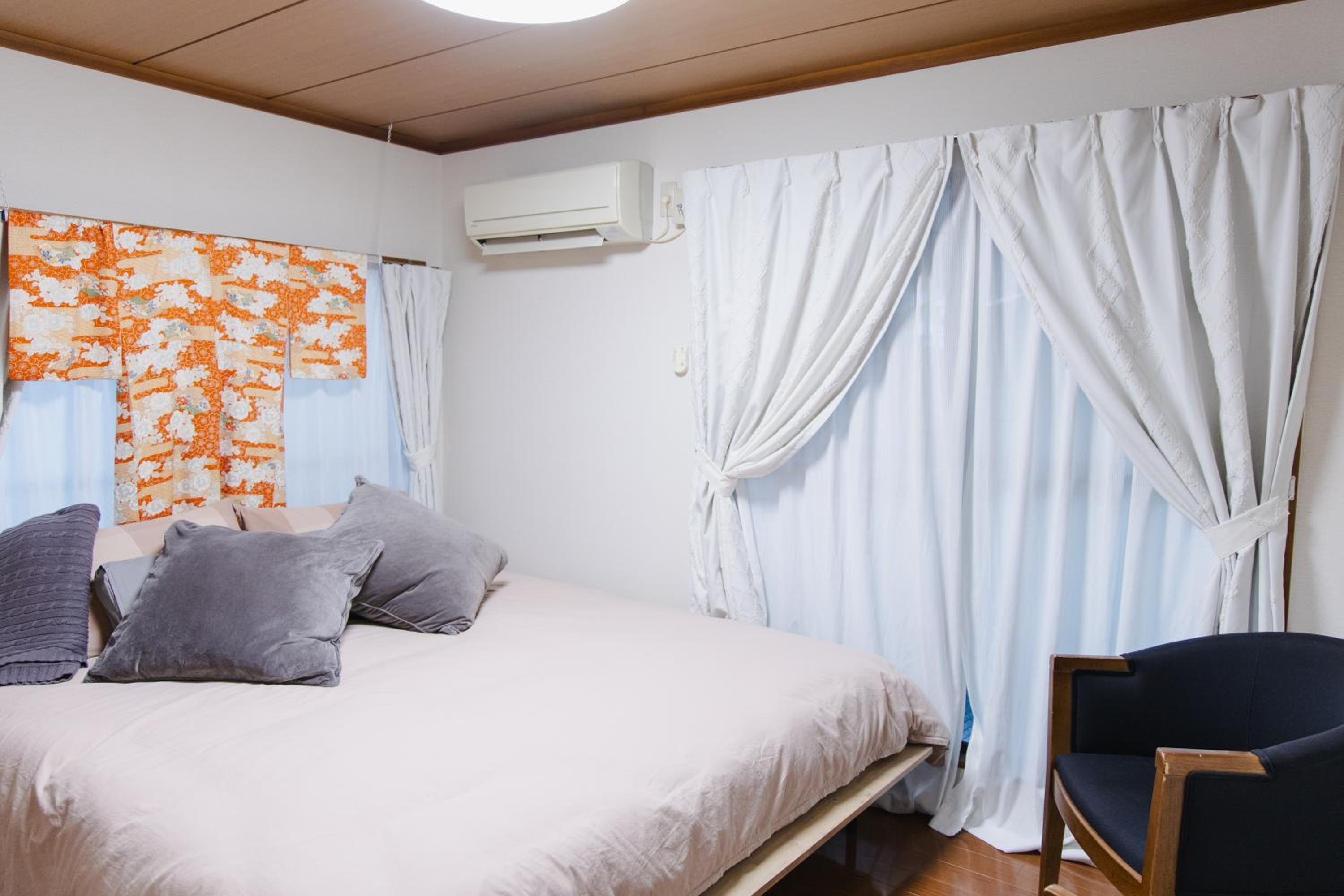 One-Bedroom Apartment photo 1