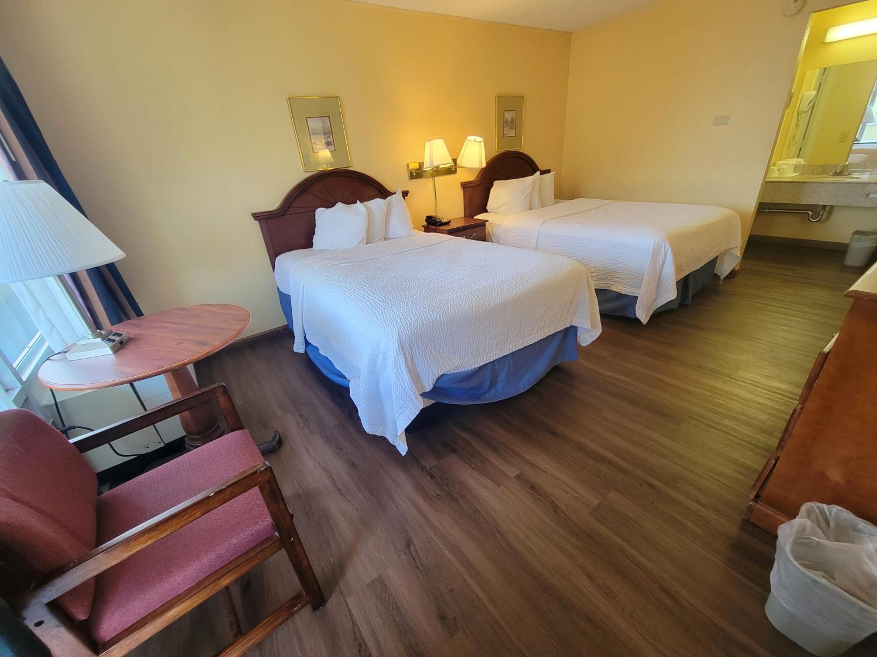 Double Room with Two Double Beds - Smoking photo 1