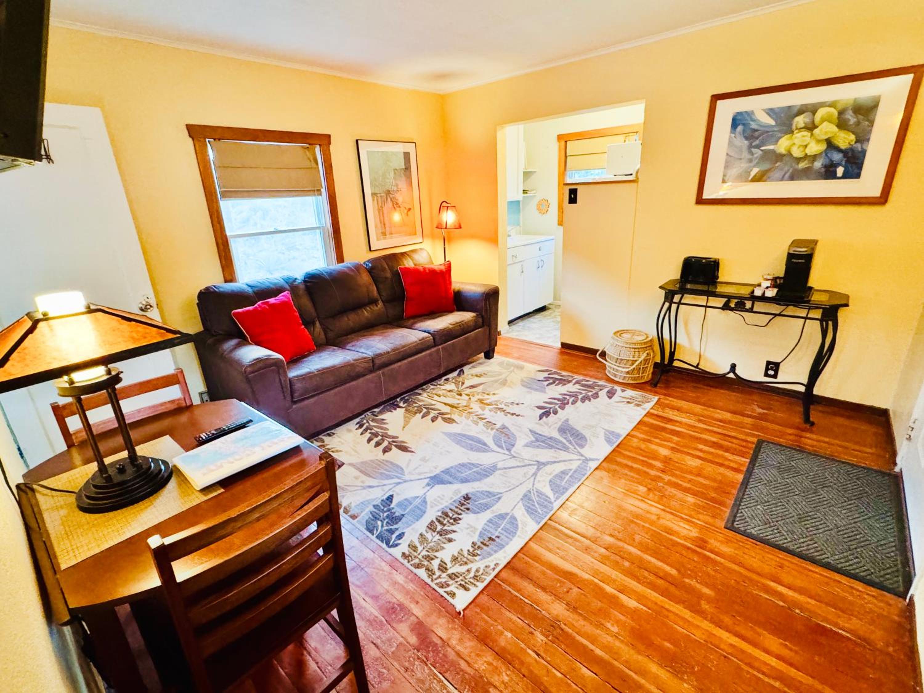 Family Room with Private Bathroom photo 2
