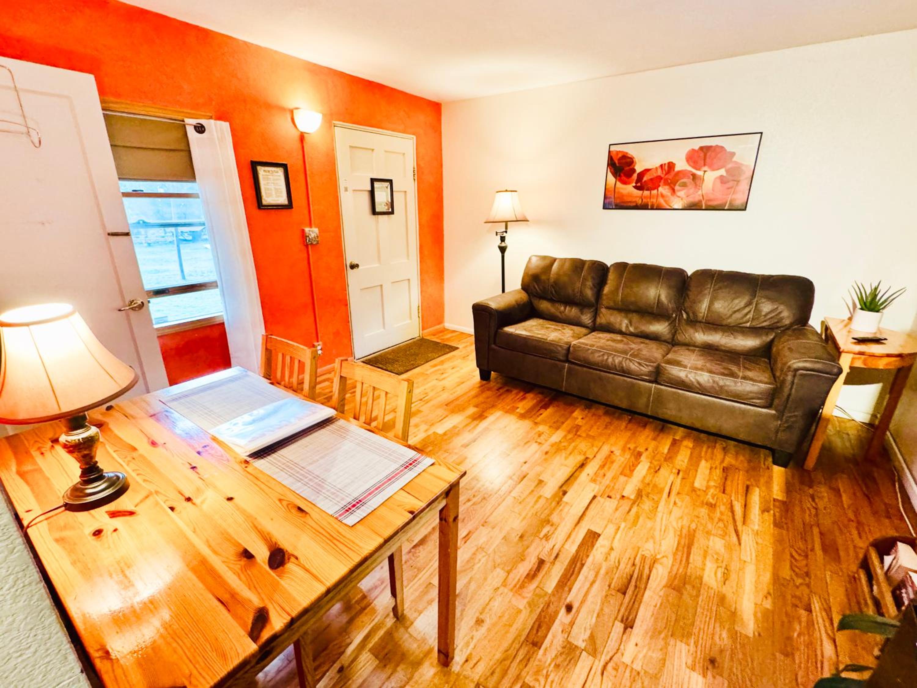 Family Room with Private Bathroom photo 2