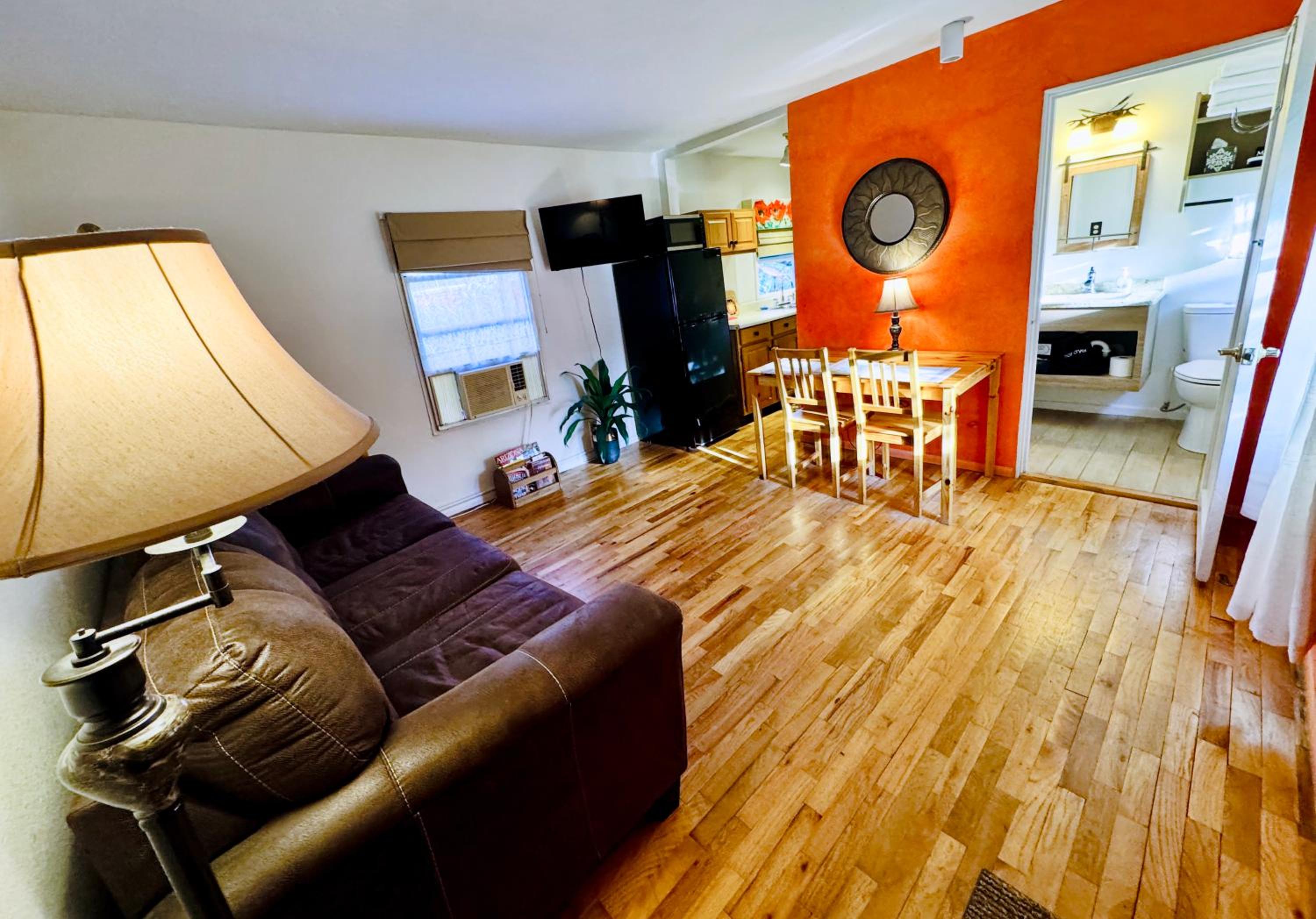 Family Room with Private Bathroom photo 3