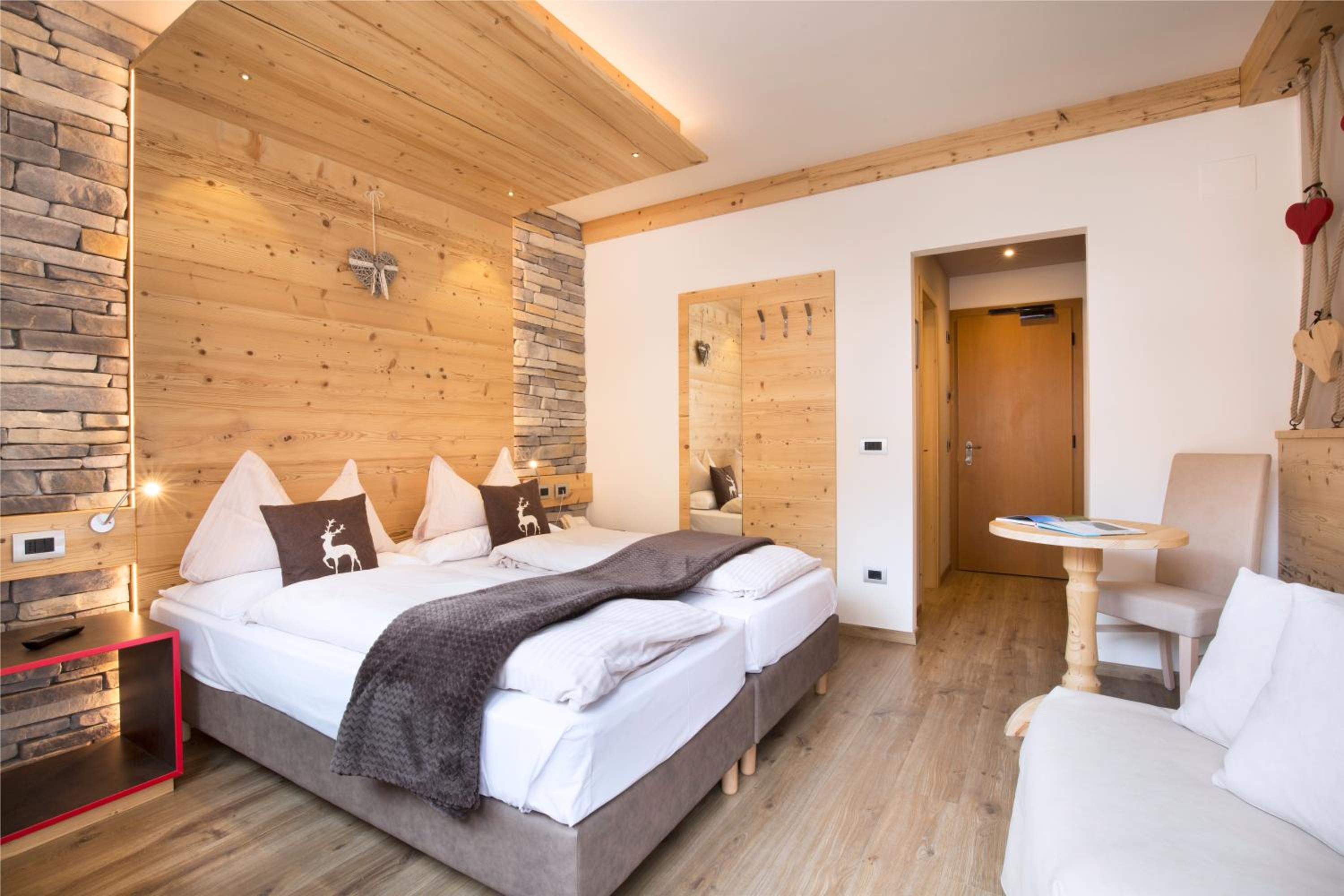 Double or Twin Room with Mountain View - Photo 6