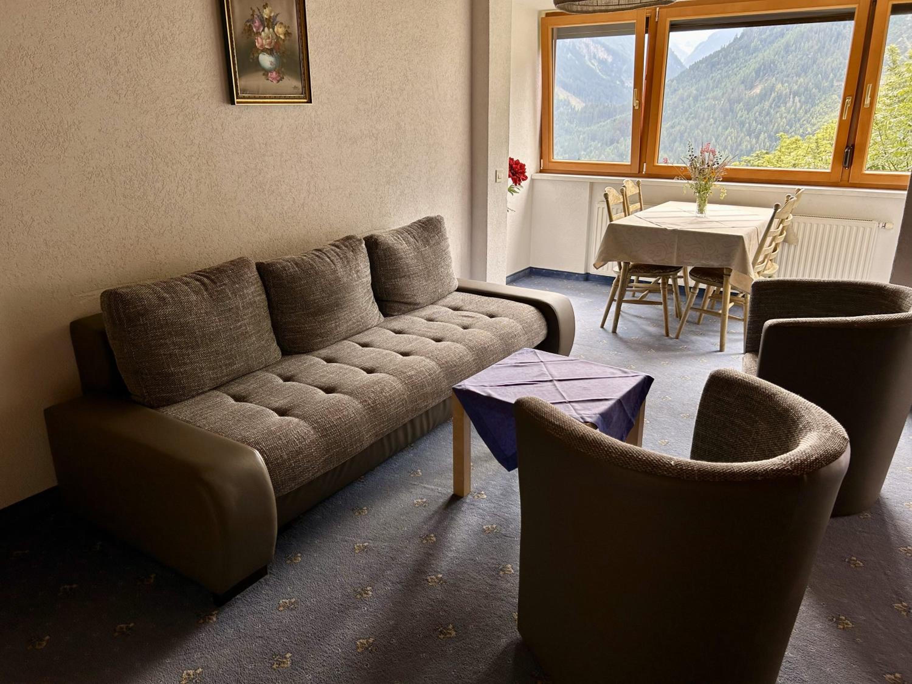 Comfort Two-Bedroom Apartment with Balcony - 9 photo 1