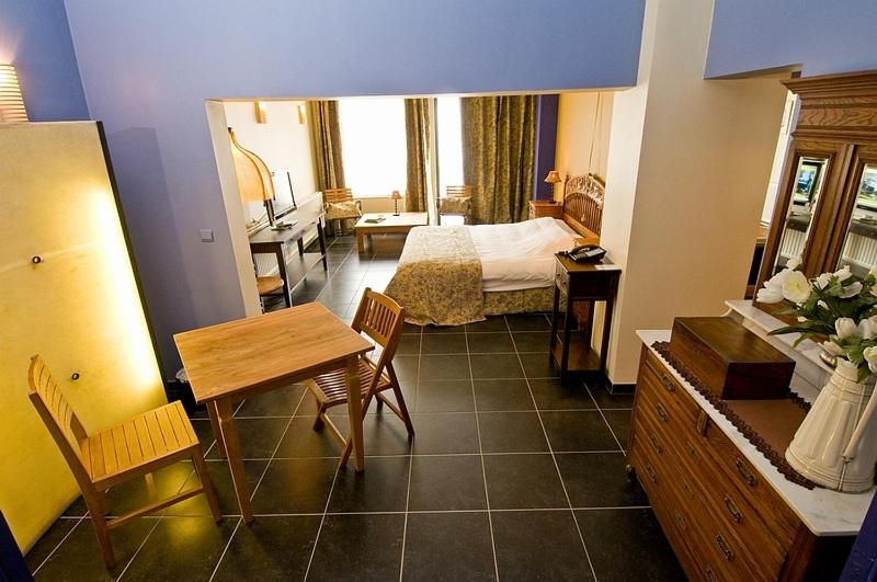 Large Suite photo 1