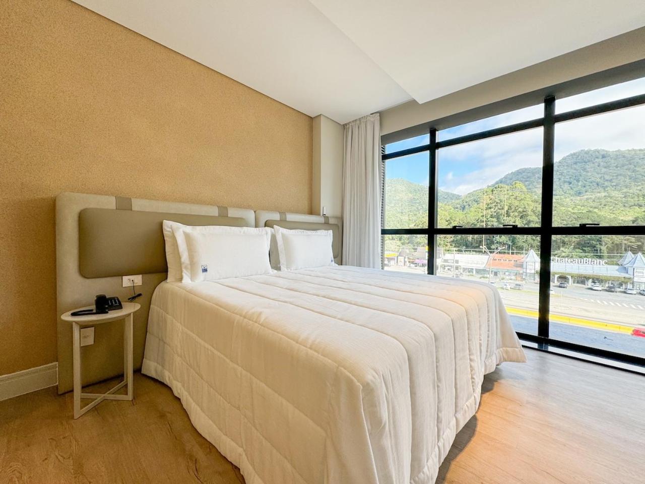 Suite with Mountain View photo 3
