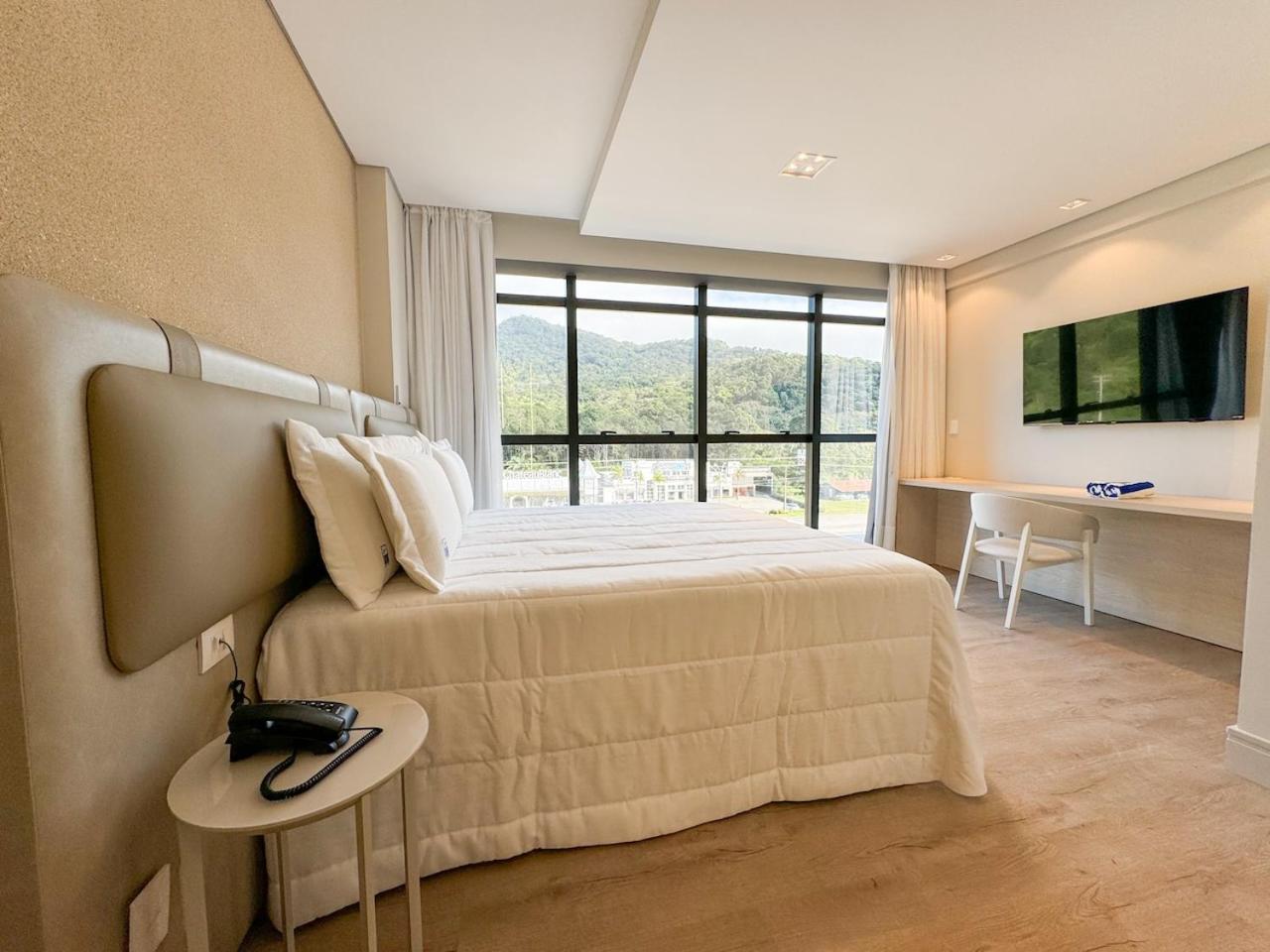 Suite with Mountain View