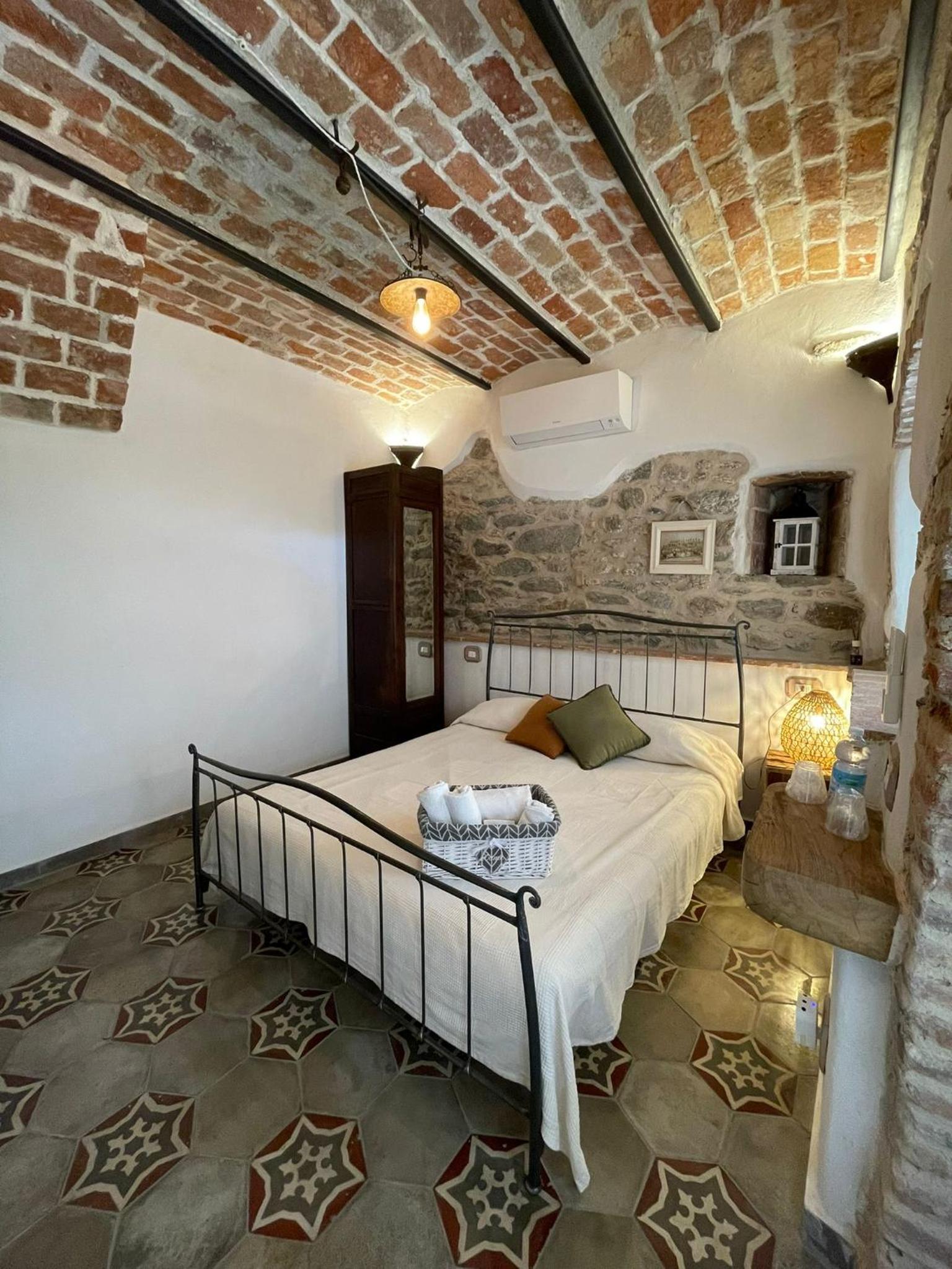 Double Room (1 Adult + 1 Child)