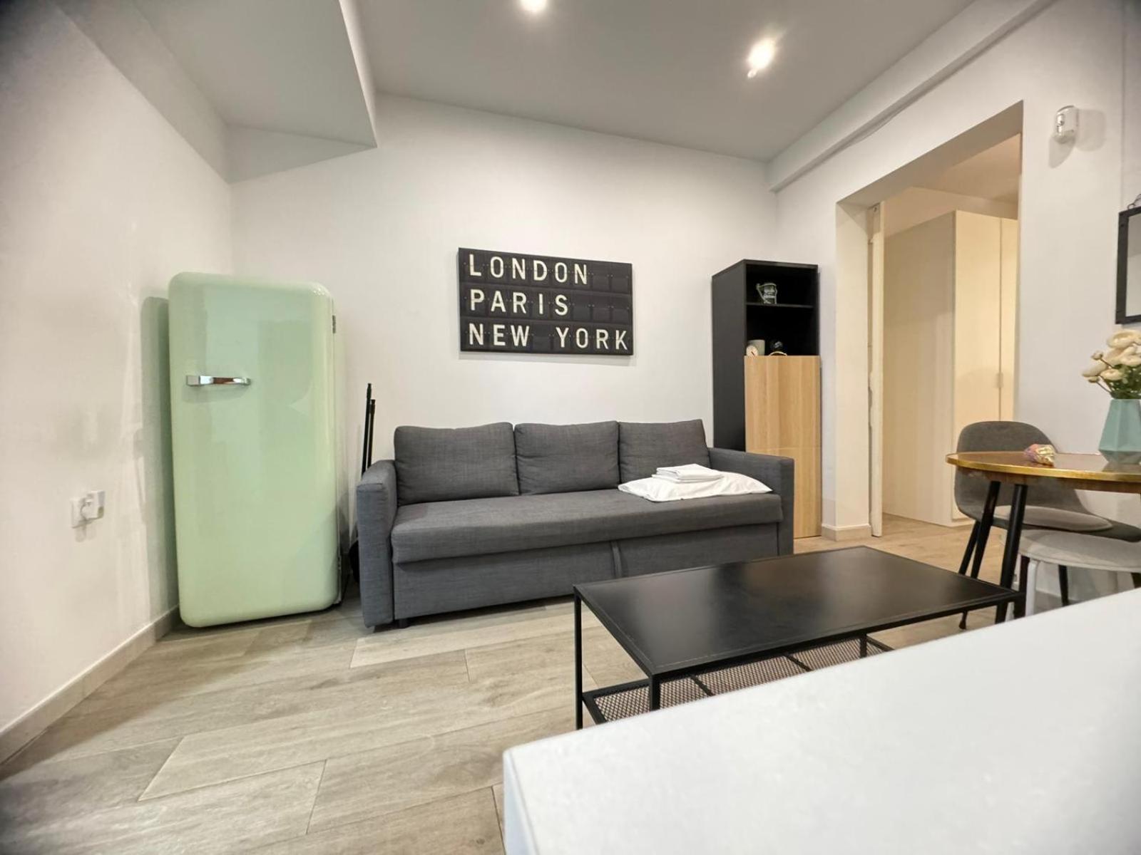 One-Bedroom Apartment photo 2
