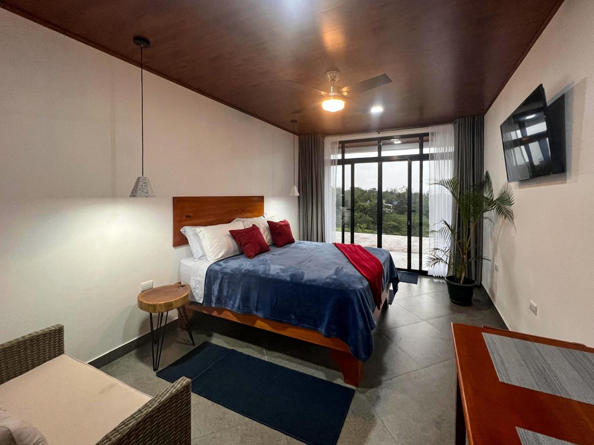 Deluxe King Room photo 3