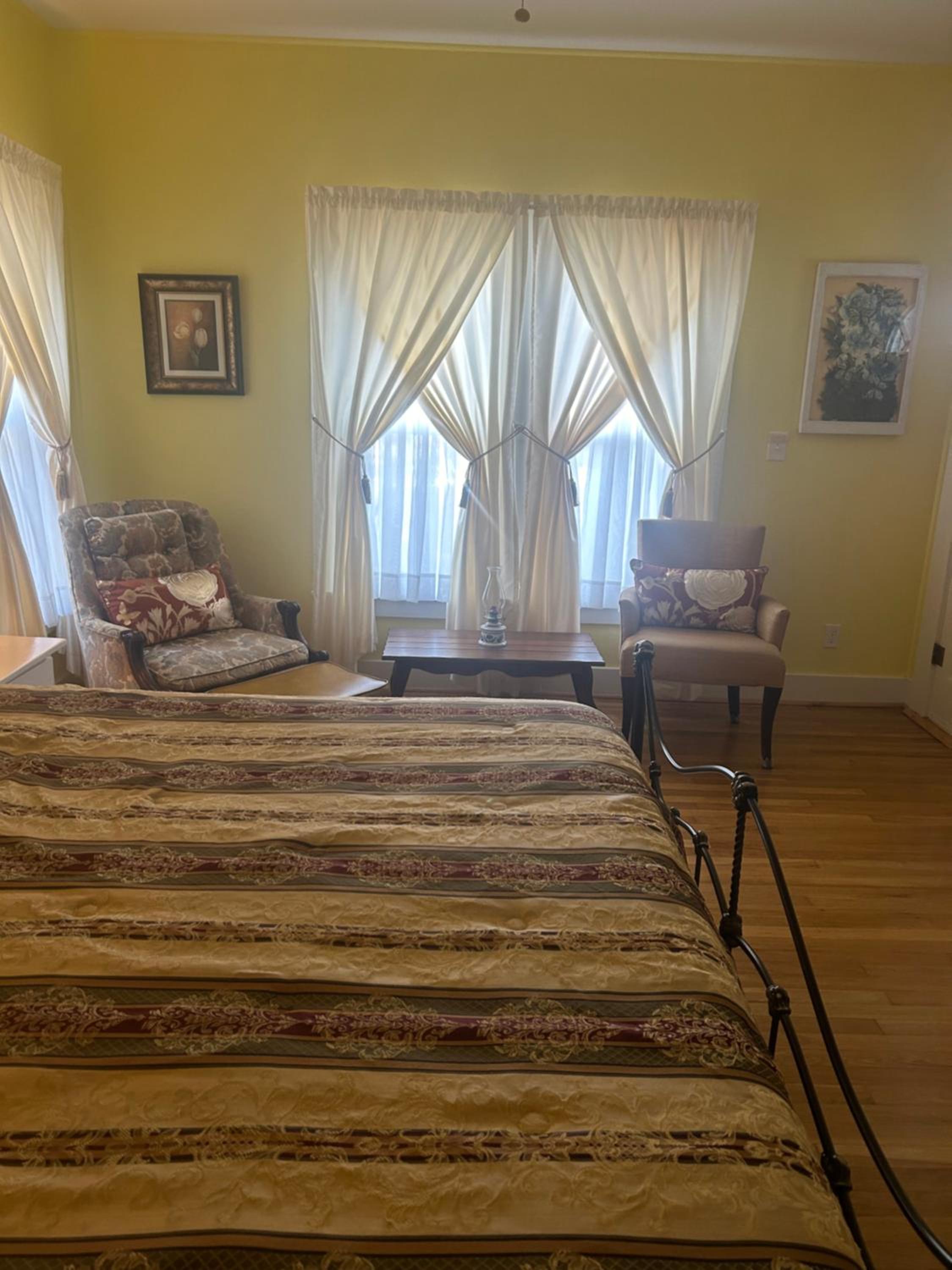 Three-Bedroom House photo 3