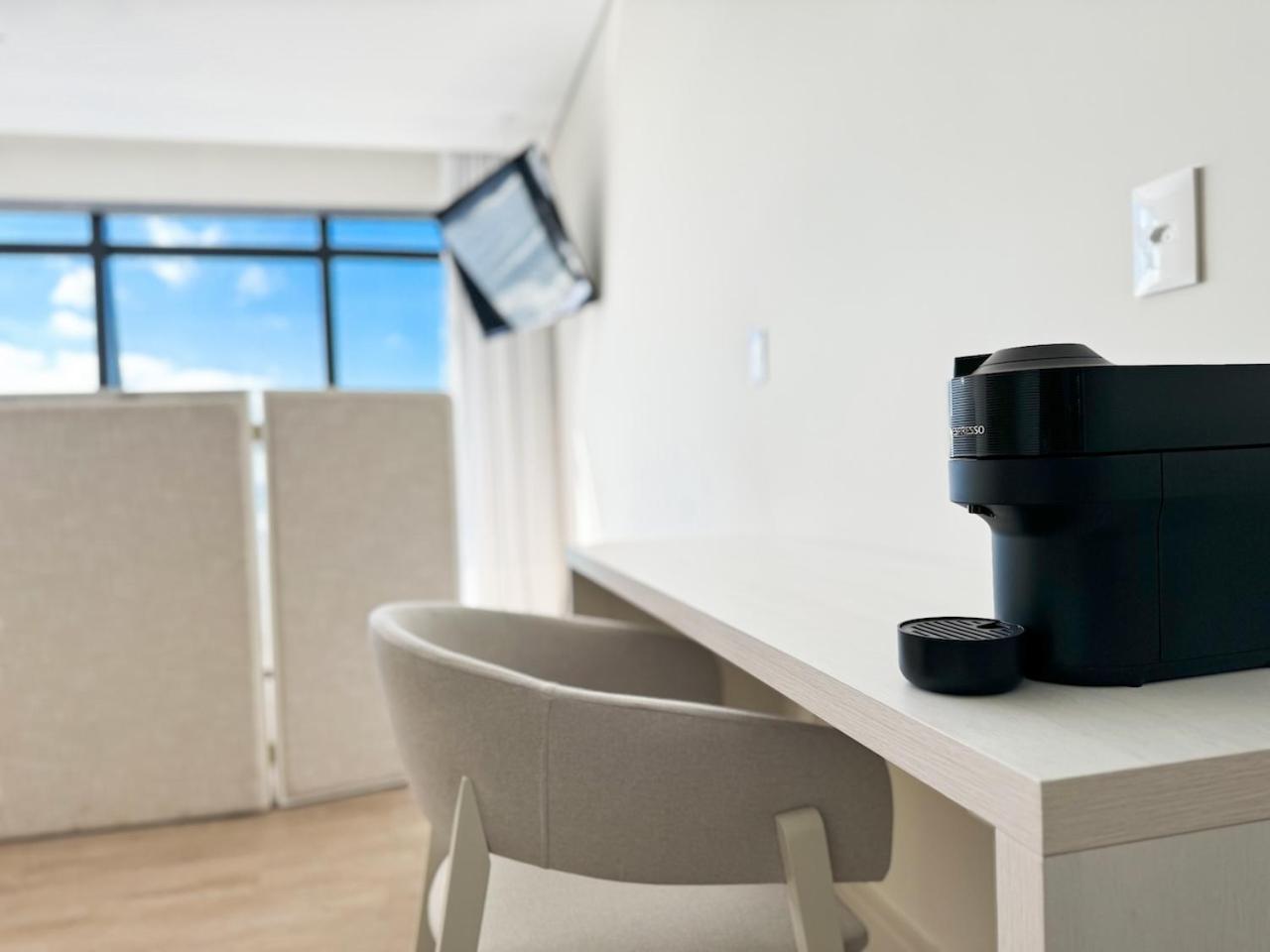 Deluxe Suite with Sea View photo 3