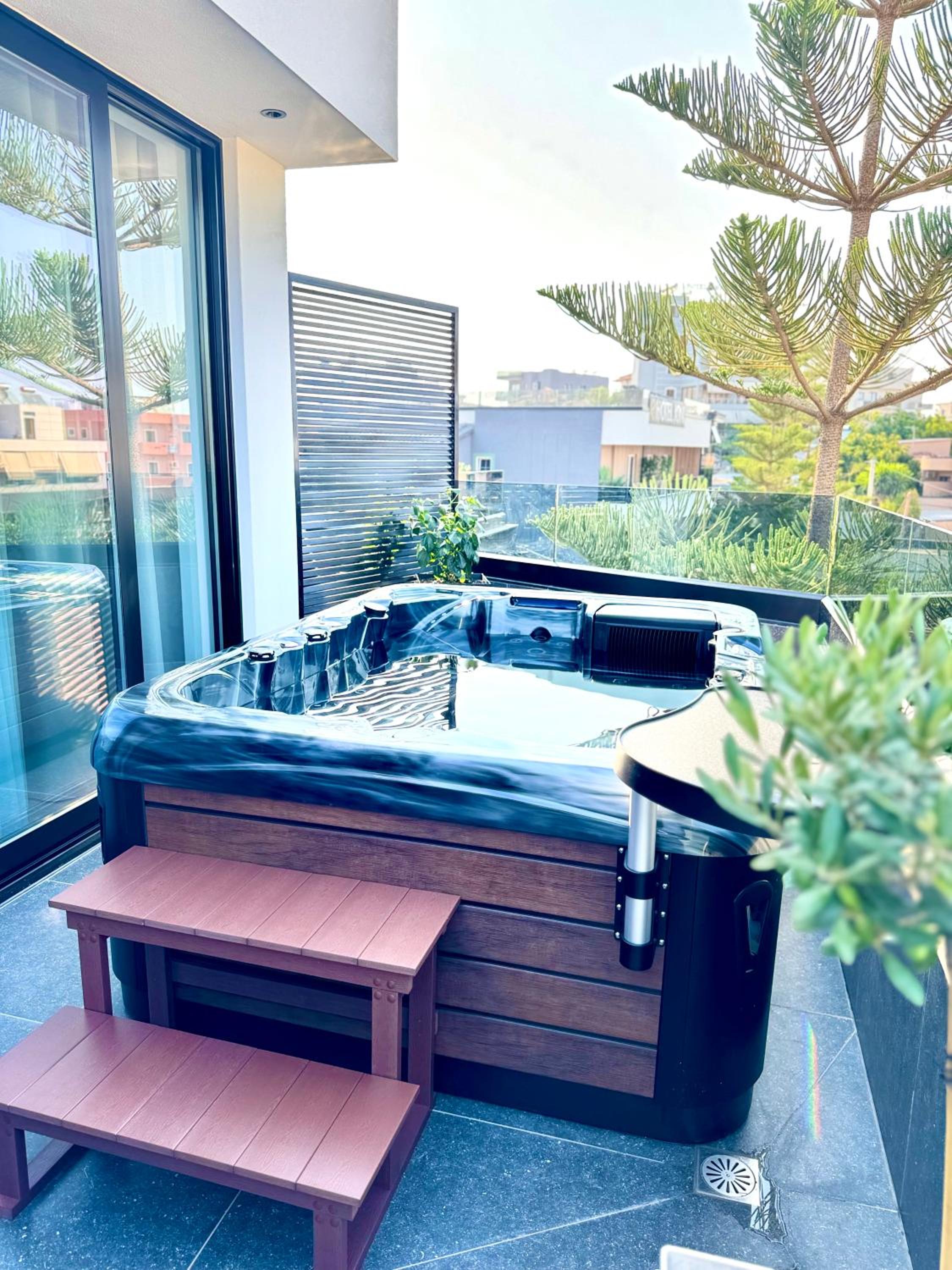 Deluxe Quadruple Room with Jacuzzi