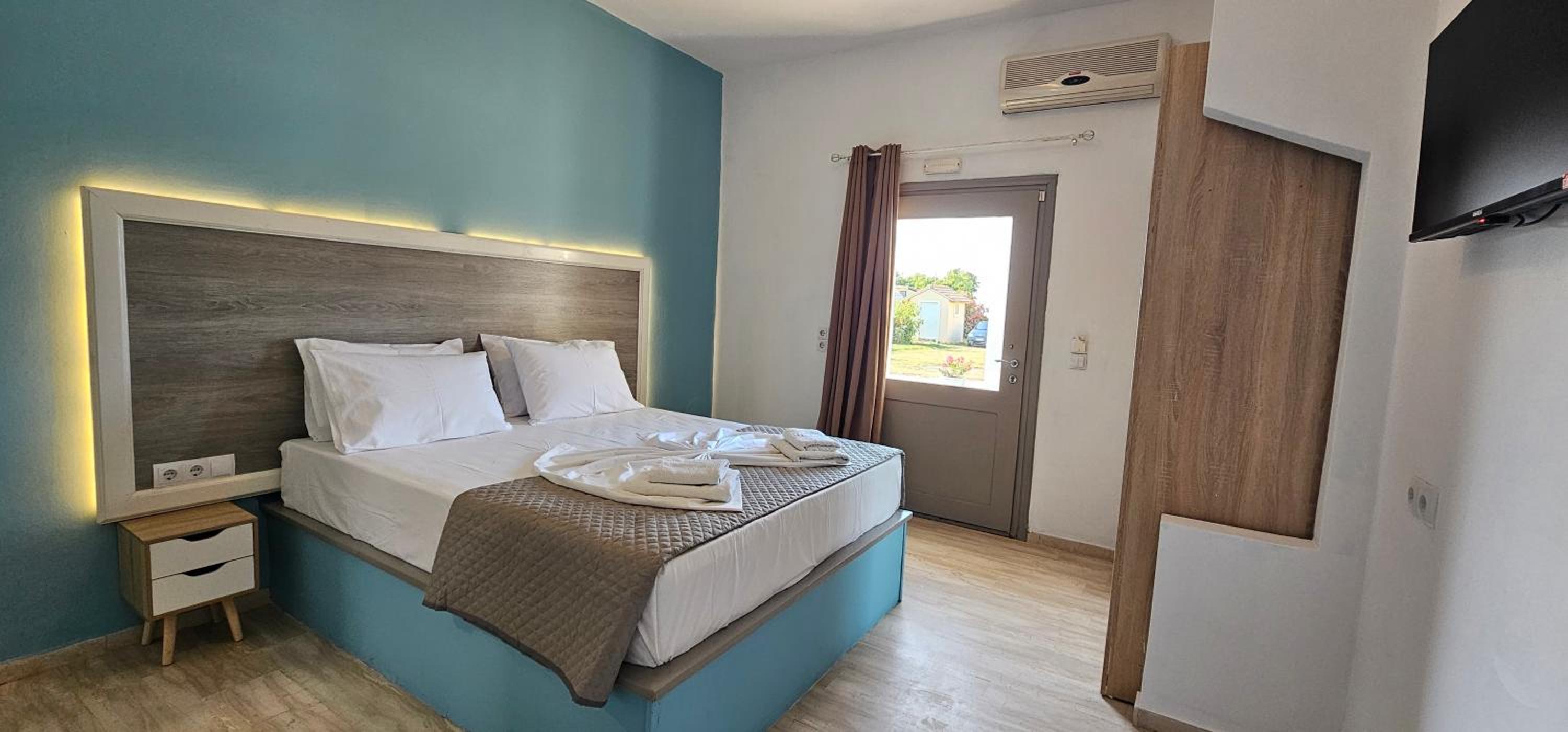 One-Bedroom Apartment with Balcony and Sea View