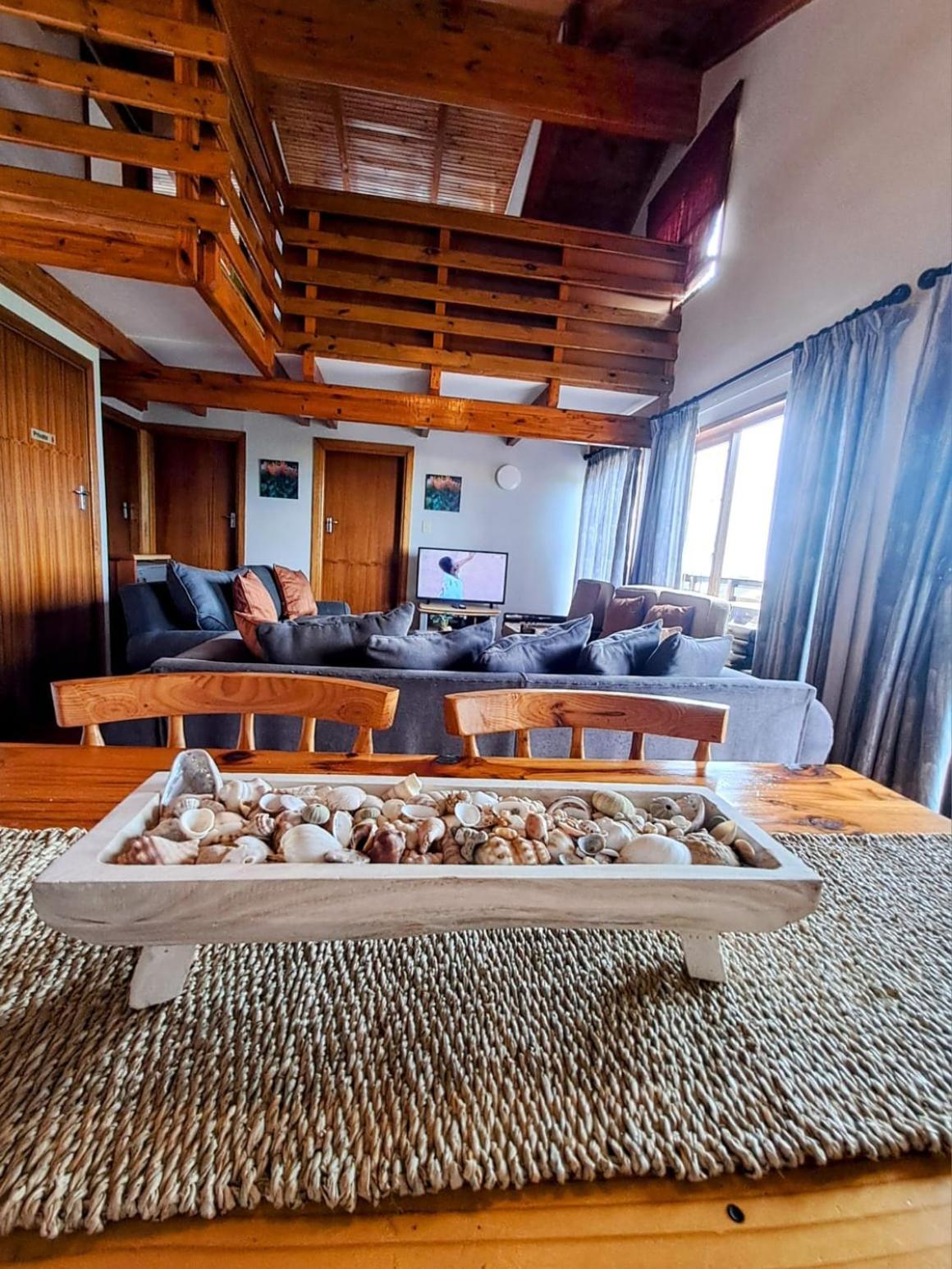 Four-Bedroom House photo 3