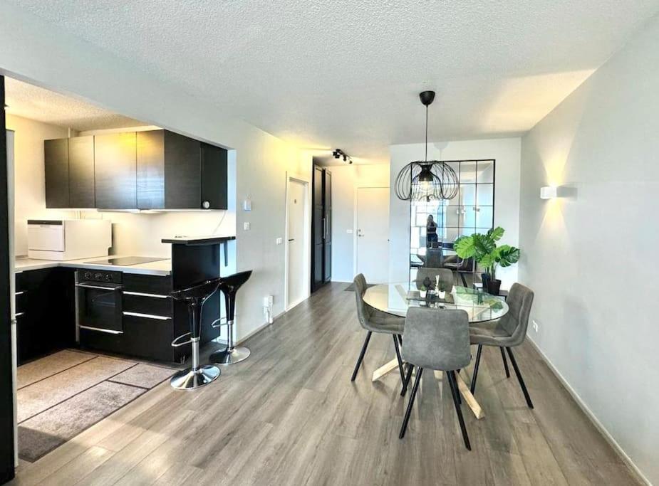 One-Bedroom Apartment photo 1