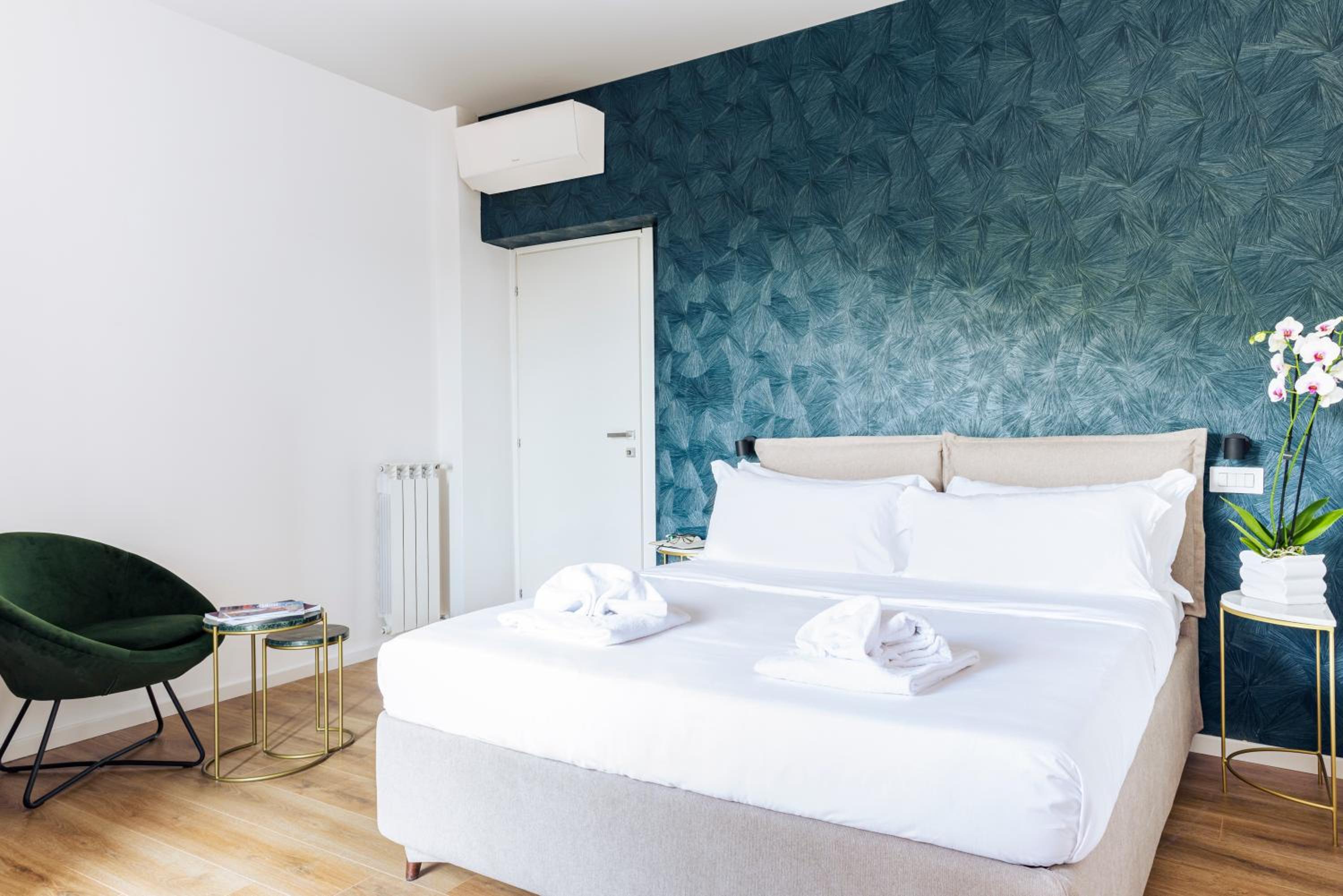 Deluxe Room with Colosseum View photo 3