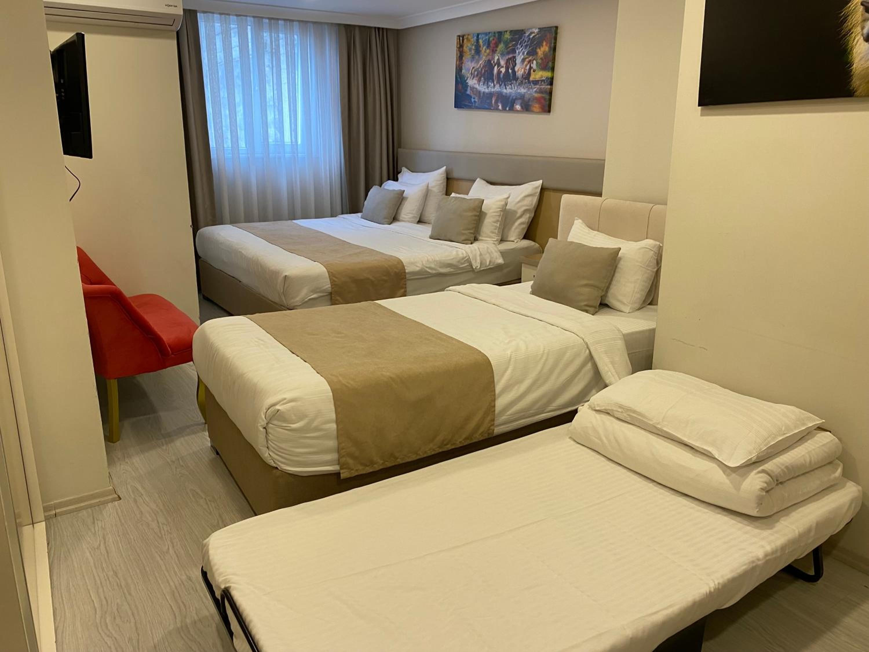 Quadruple Room - Photo 4