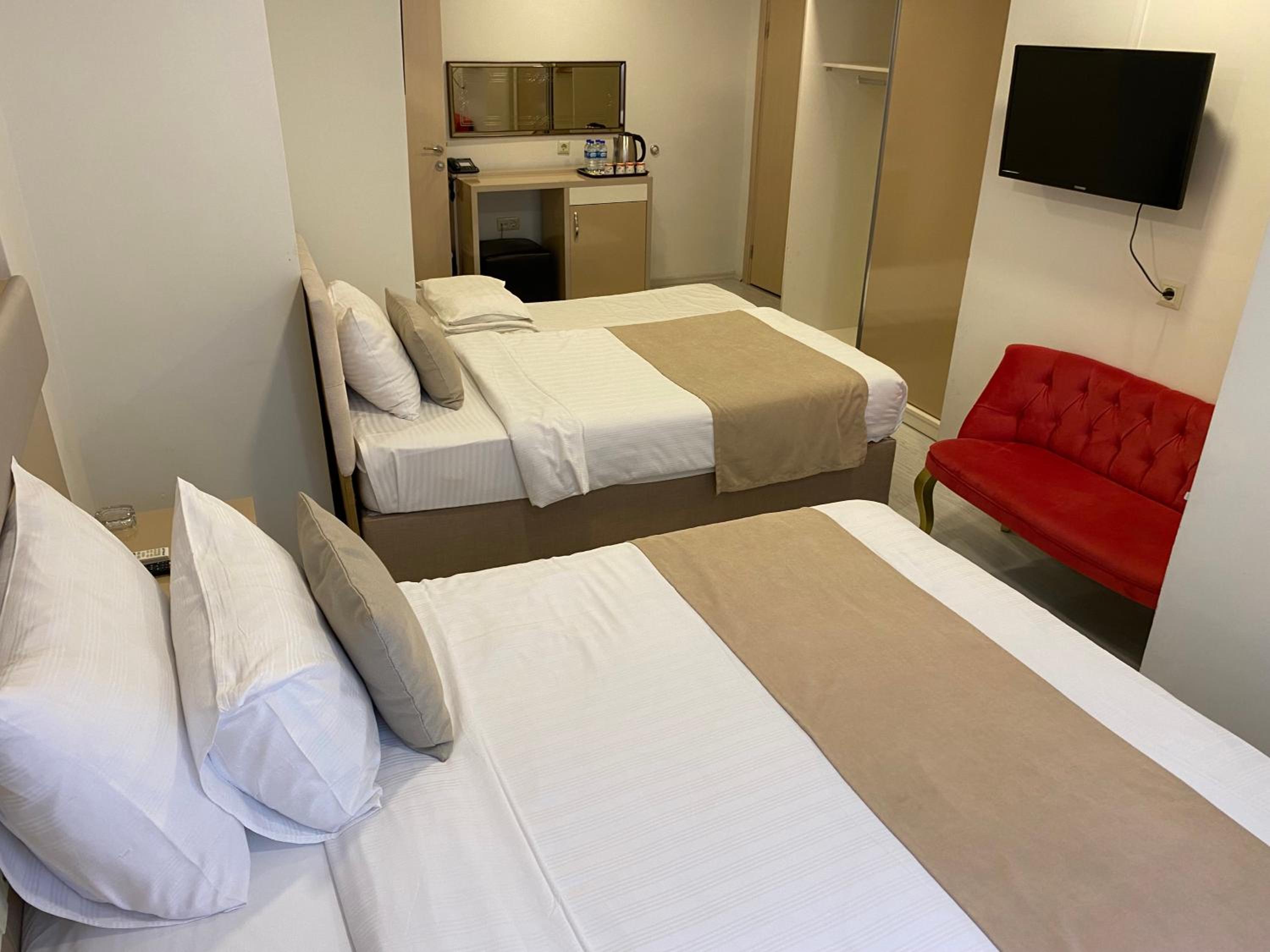 Quadruple Room - Photo 2