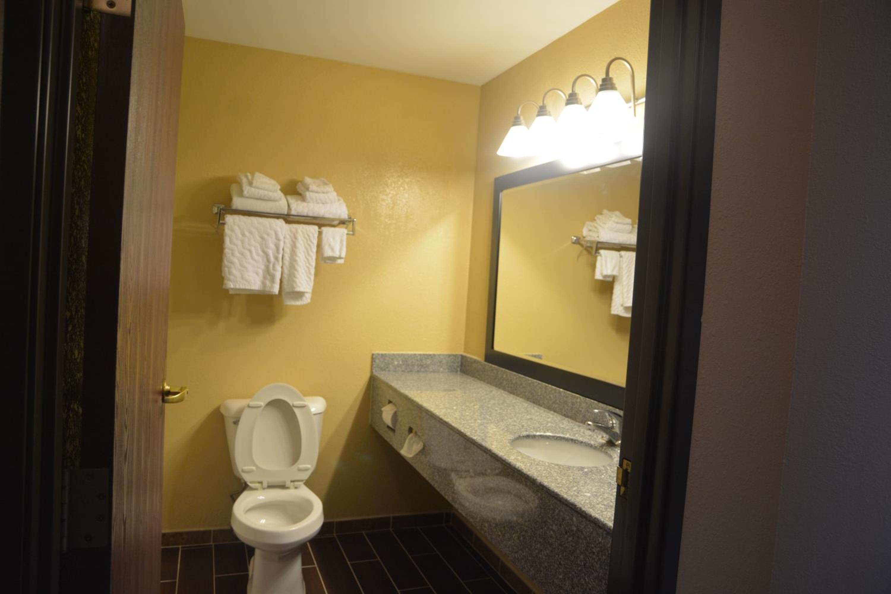Queen Room with Two Queen Beds photo 2