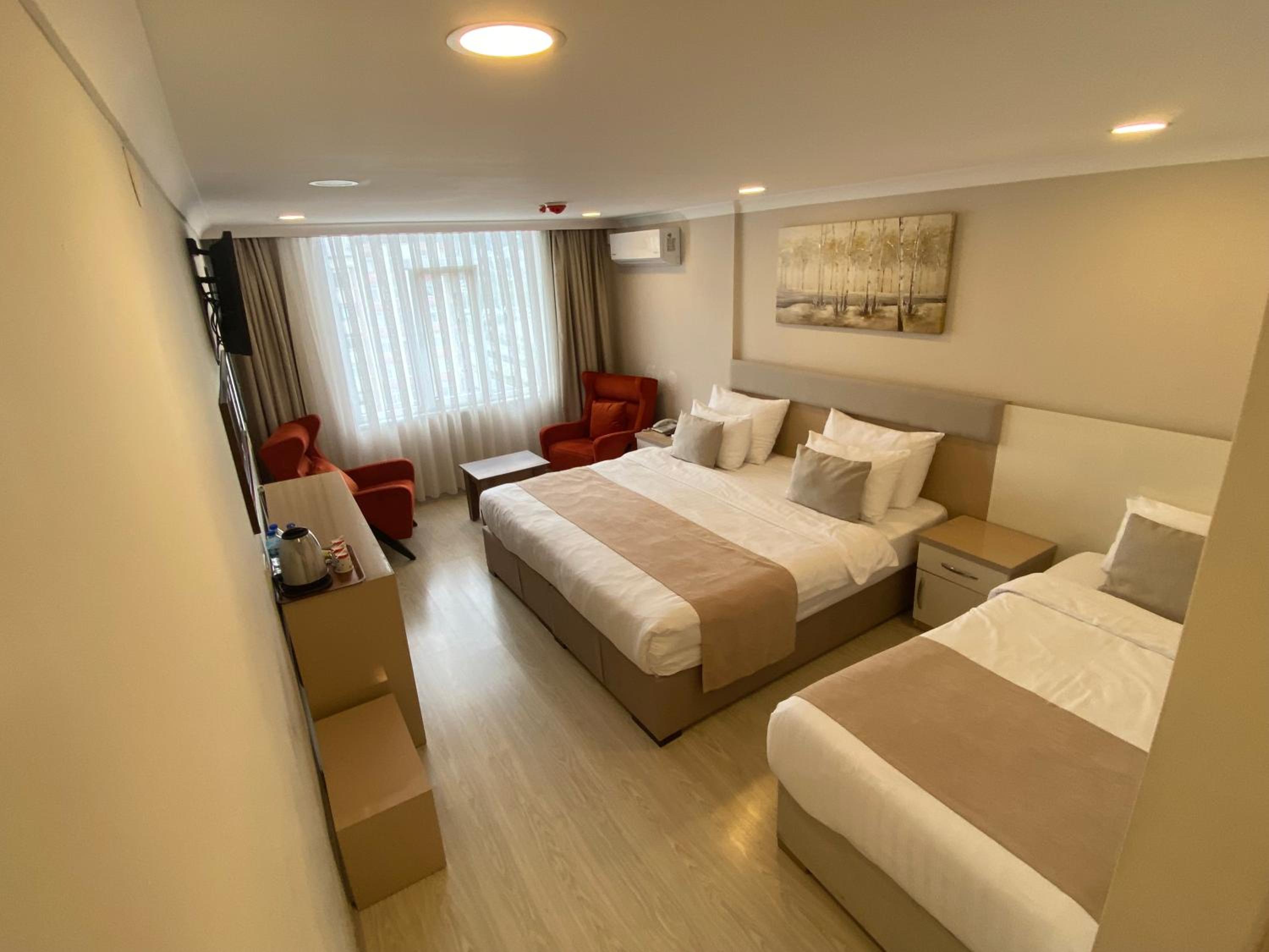 Deluxe Triple Room with Sea View - Photo 3