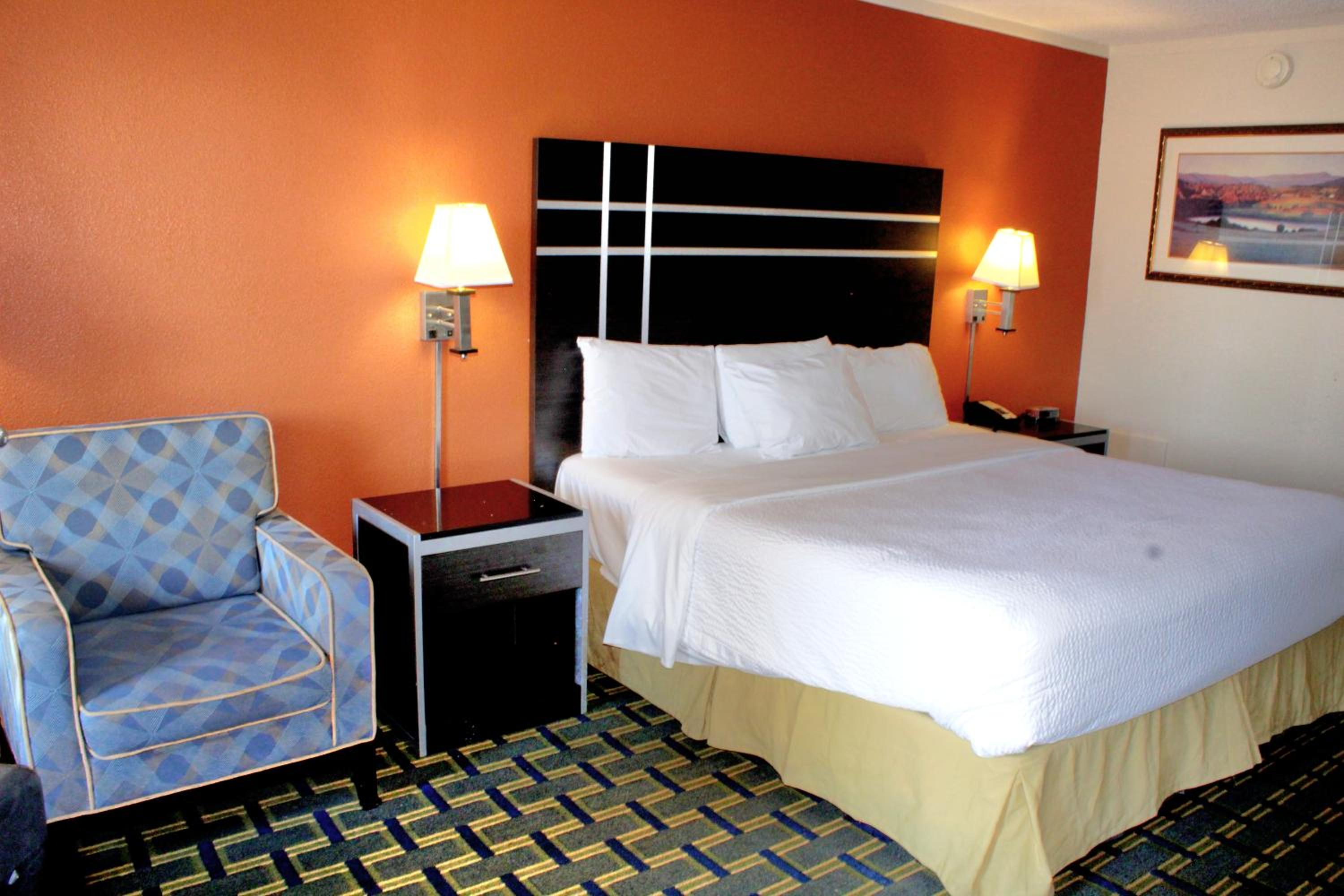 King Room - Non-Smoking - Photo 1