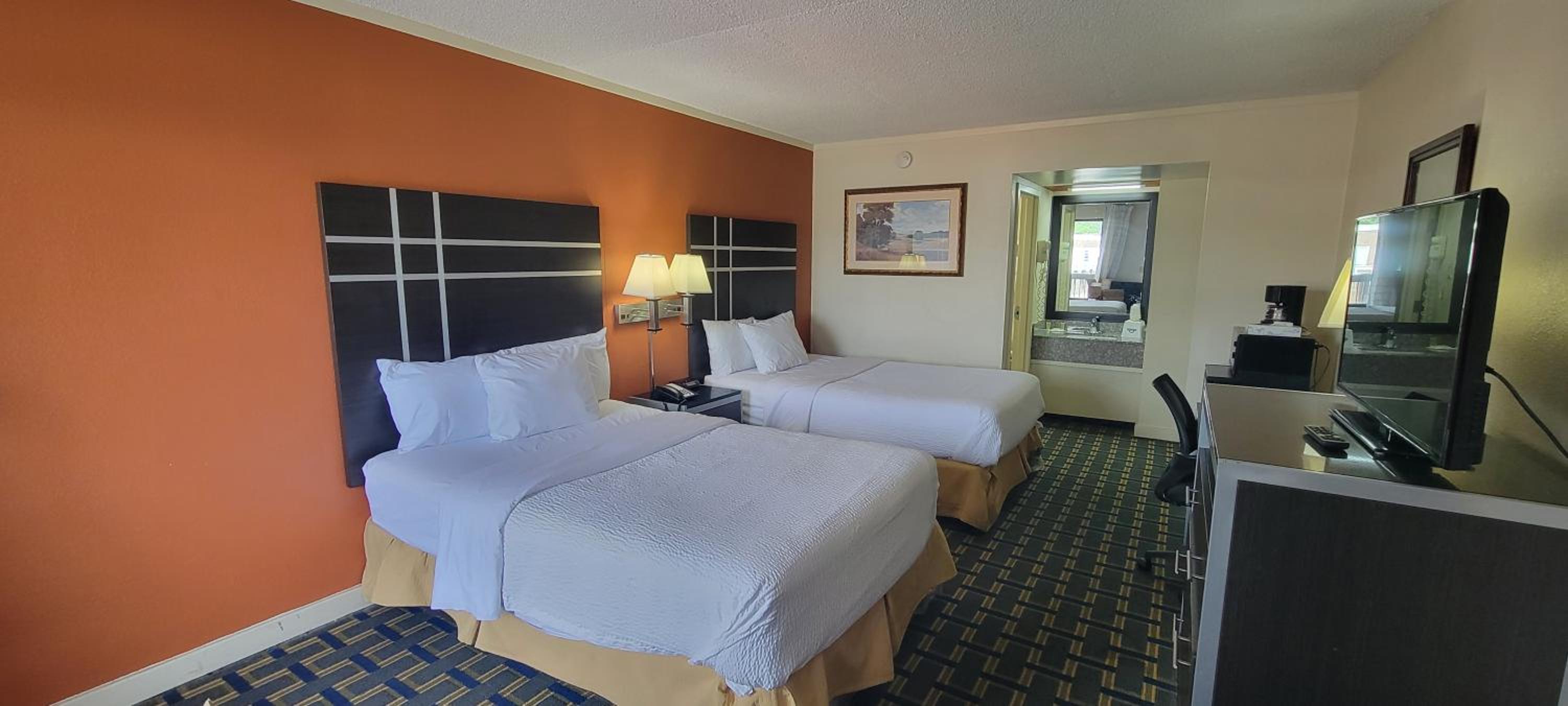Double Room with Two Double Beds - Smoking - Photo 2